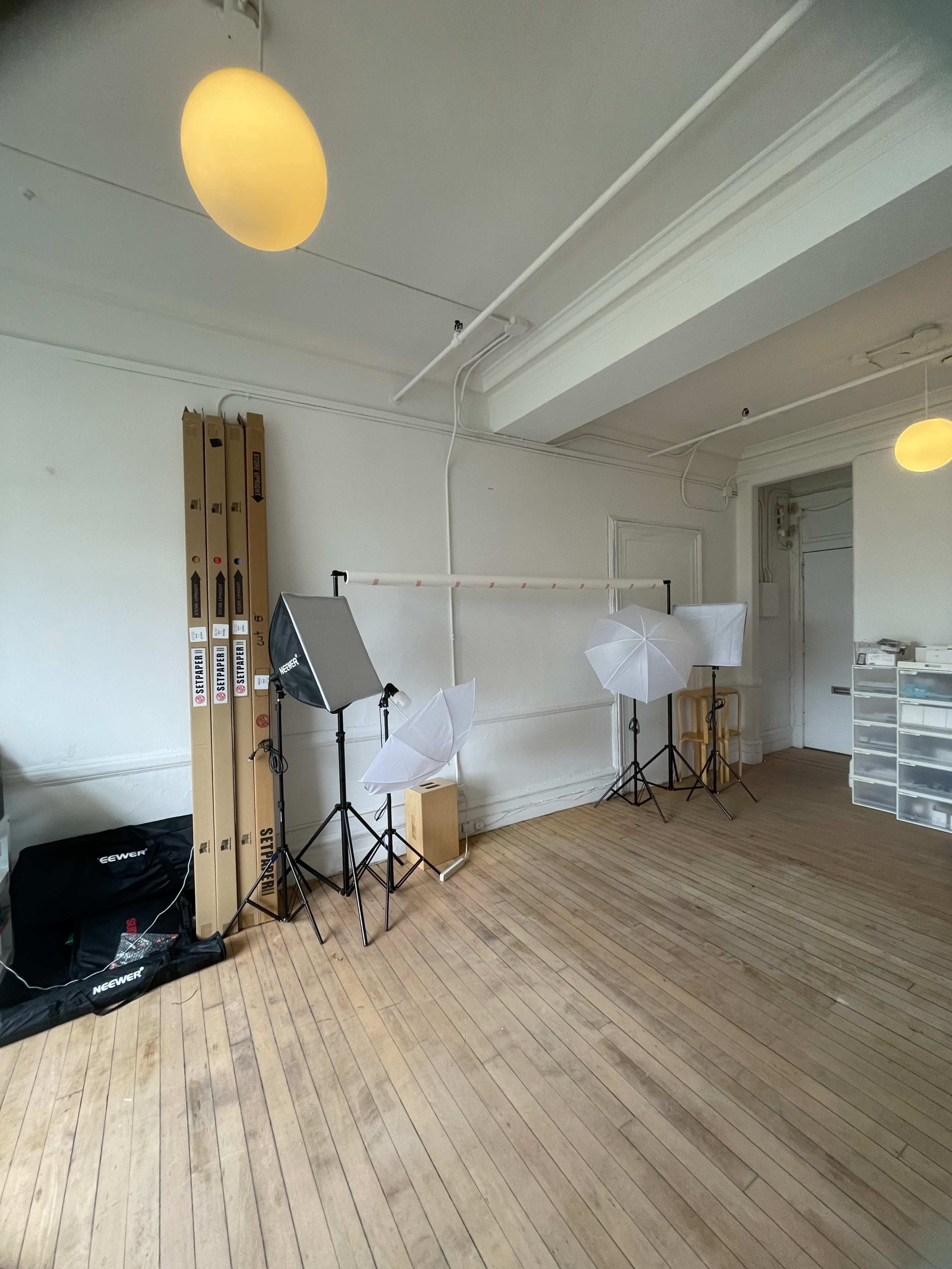 Affordable Soho 500sqft Photo-Studio with necessary photo equipment. Image in Lower Manhattan, Manhattan, NY