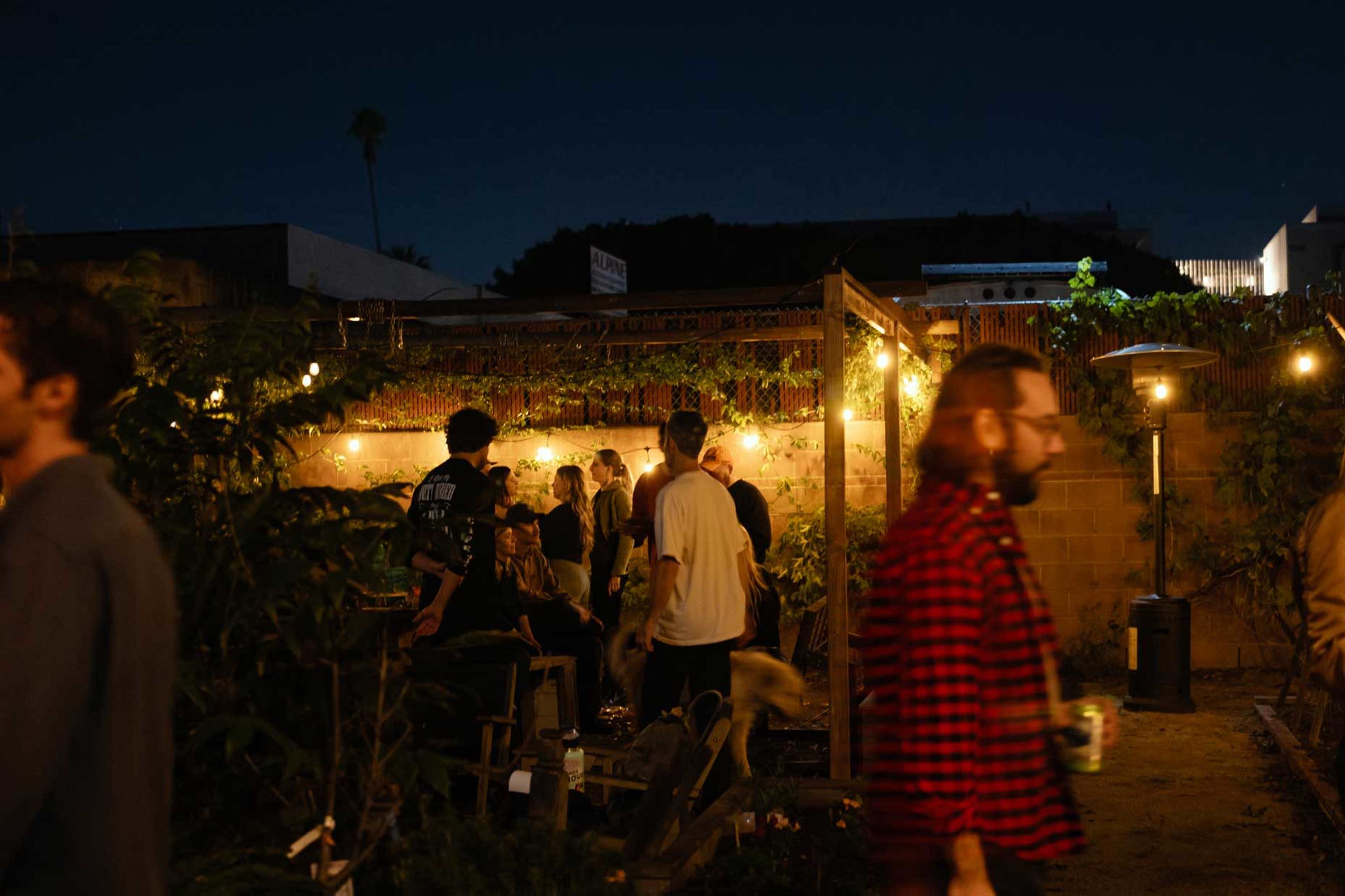 Central Los Angeles Garden Image in Arlington Heights, LOS ANGELES, CA