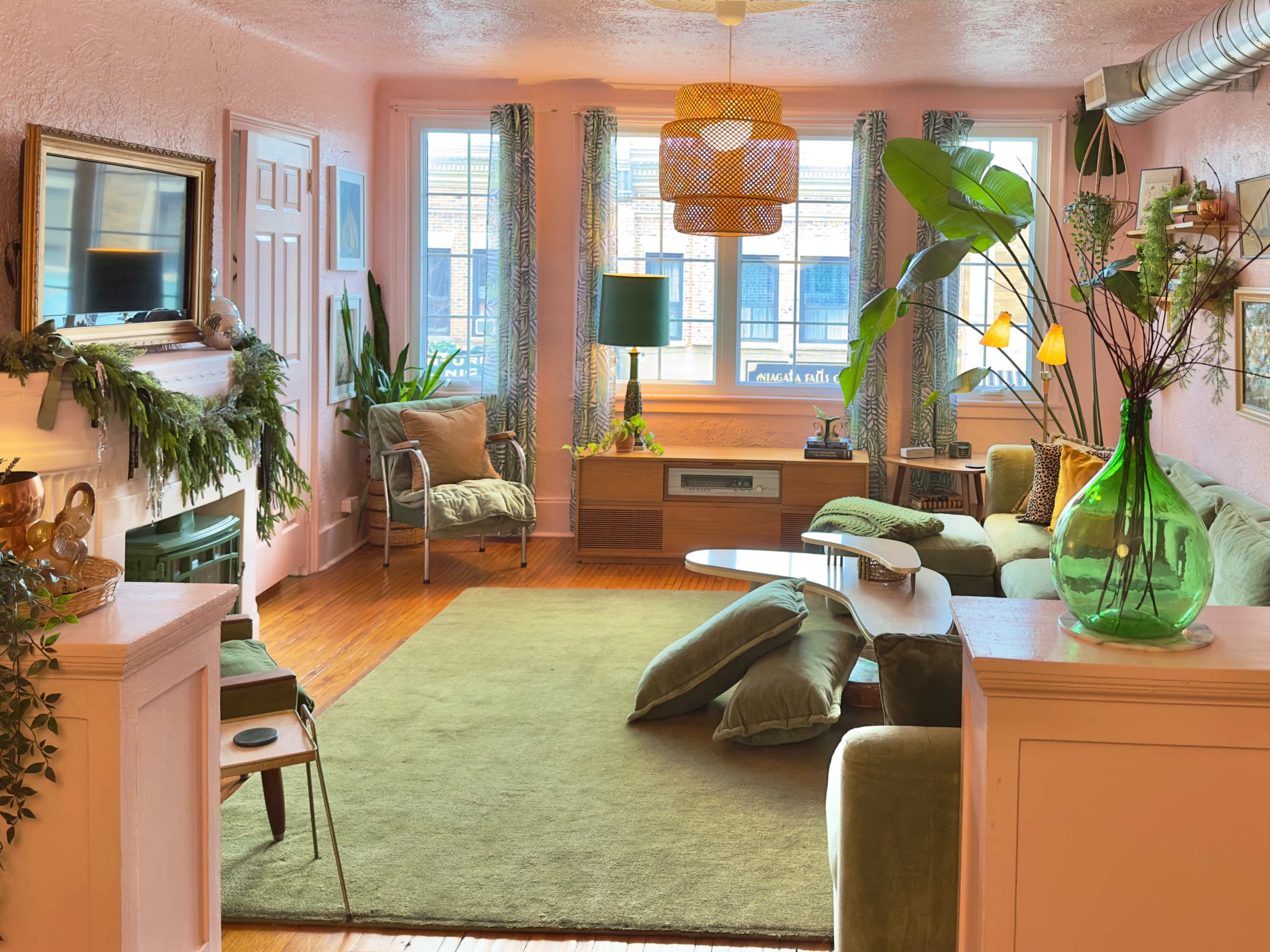 Pink Apartment Downtown Image in Niagara Falls, Niagara Falls, ON