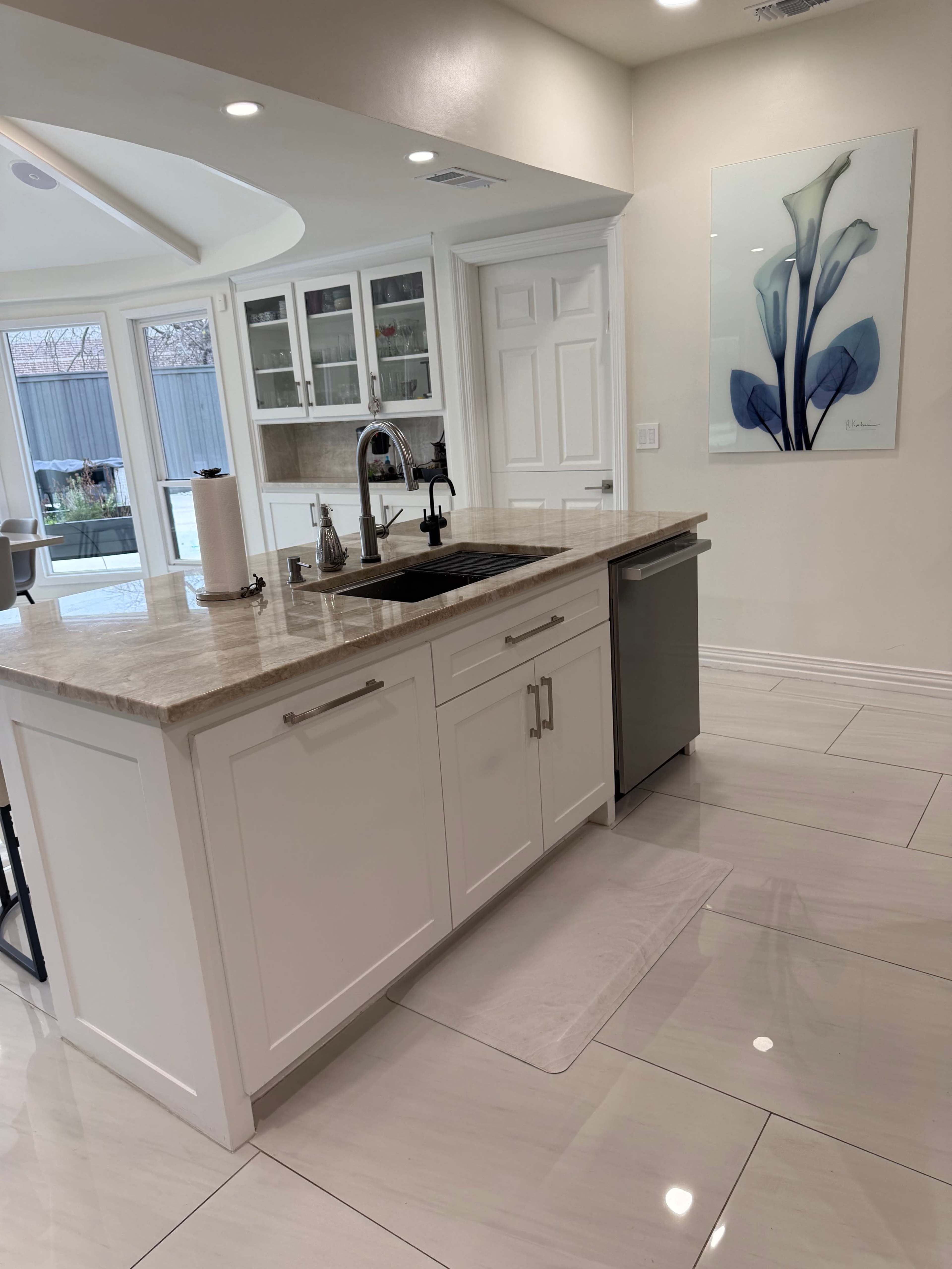 Luxury Designer Kitchen with Taj Mahal Quartzite & All Dacor Appliances Image in Willow Bend Lakes, plano, TX