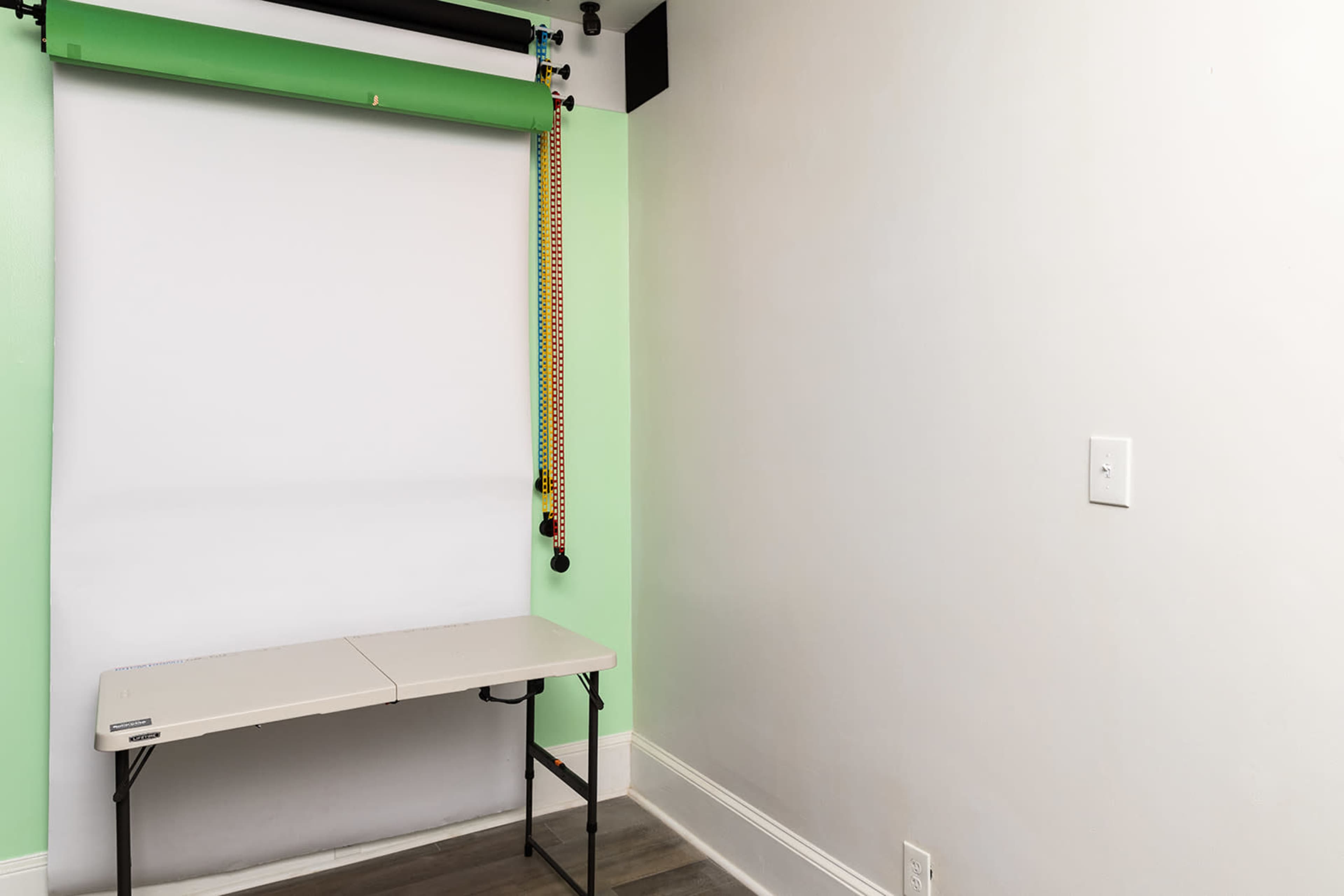 Boutique Buckhead Photo Studio Room with Natural Lighting and Soundproof Walls Image in Buckhead, Atlanta, GA