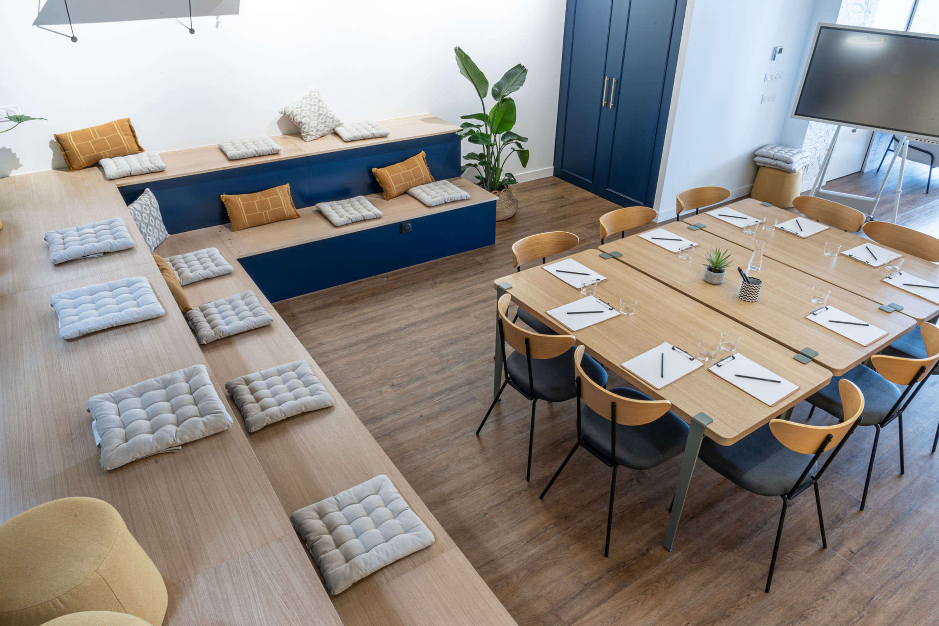 Ancien Atelier Canut en Centre Ville - 4m De Plafond - Pierres Et Bois Image in Grande Côte - Annonciade, Lyon