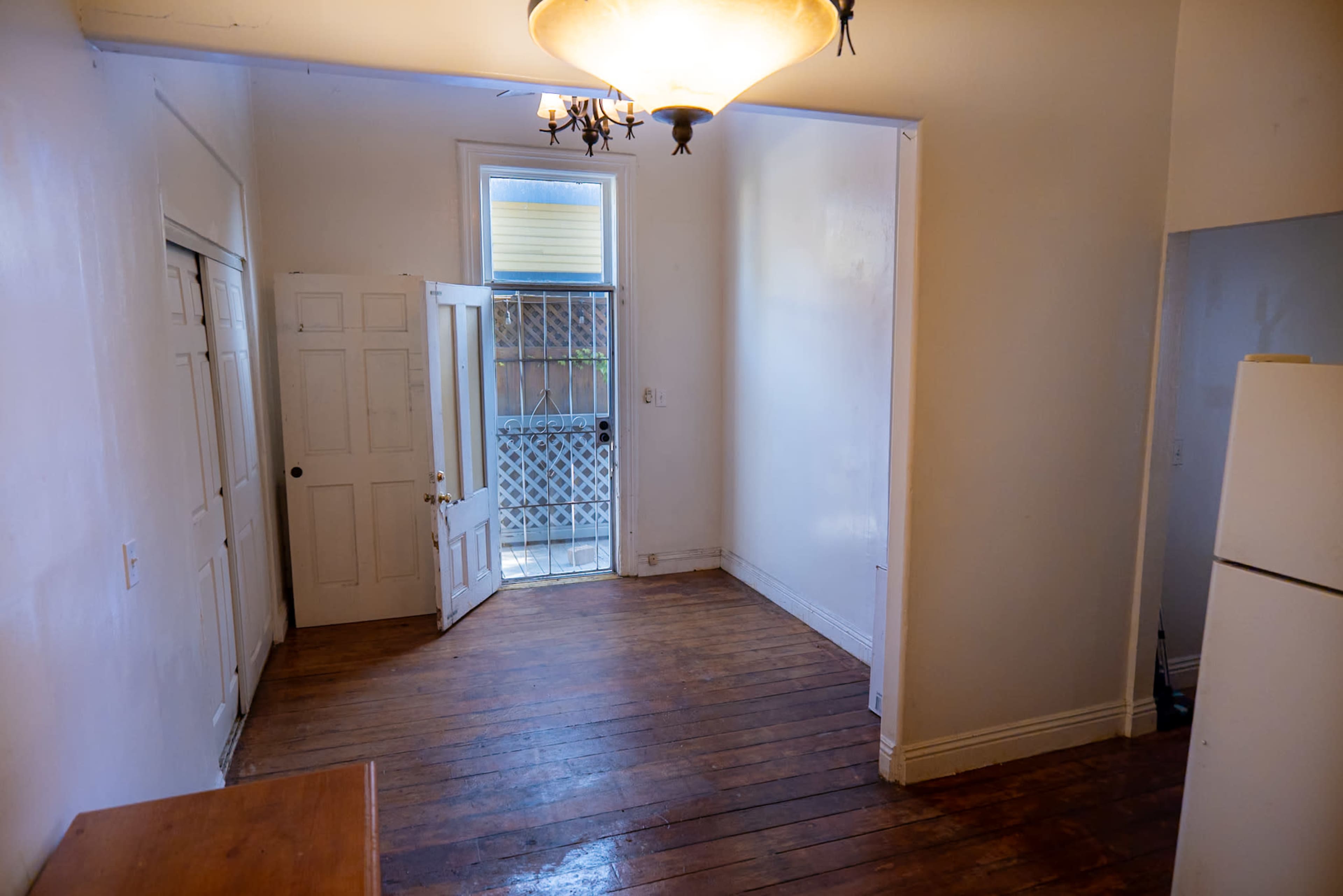 Downtown Victorian Apartment with Lovely Natural Lighting Image in Sherman Heights, San Diego, CA