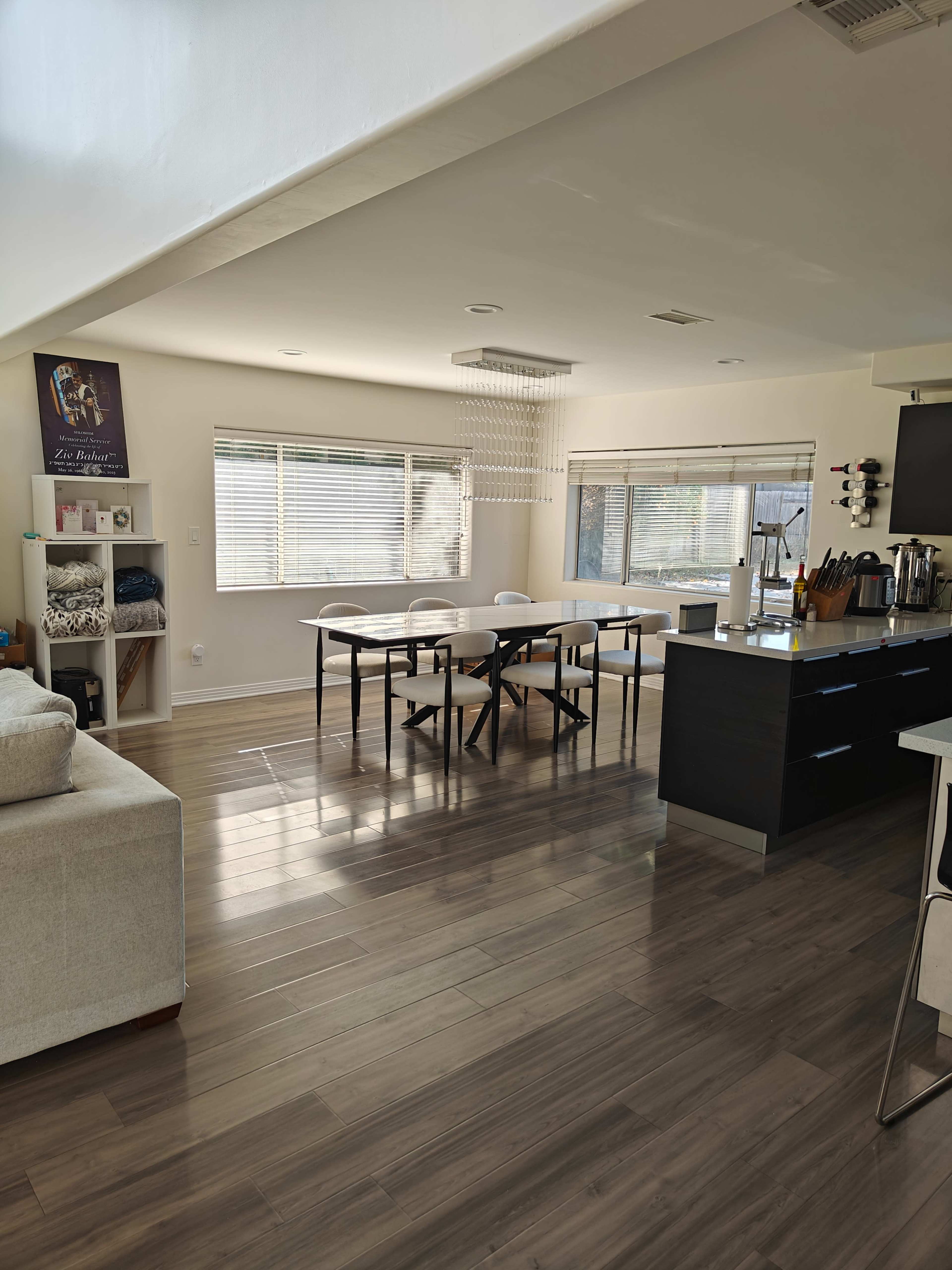 Modern, contemporary, spacious Image in Tarzana, Tarzana, CA