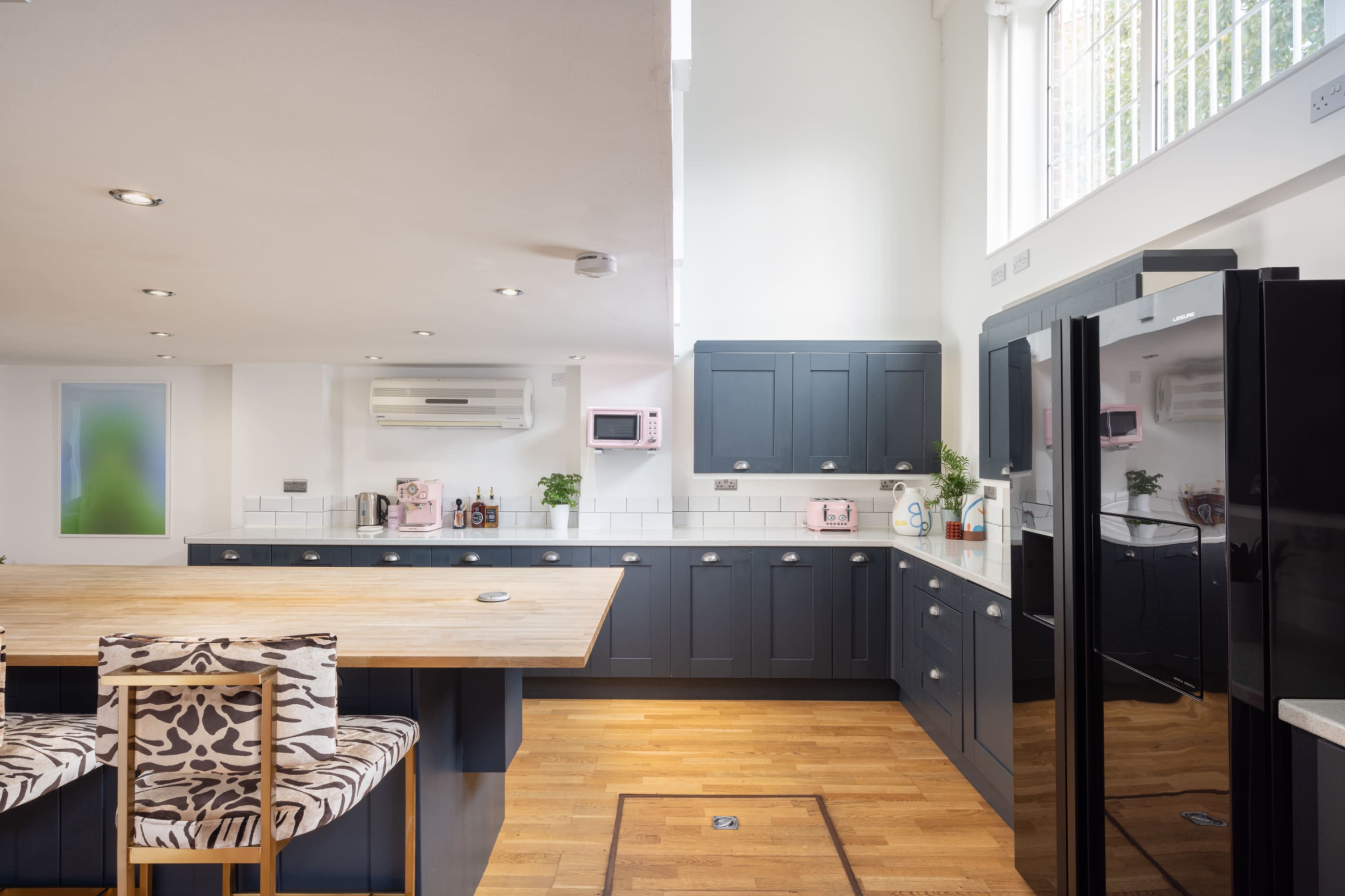 Vibrant Lifestyle Studio with living room and kitchen Image in London, London, ENG