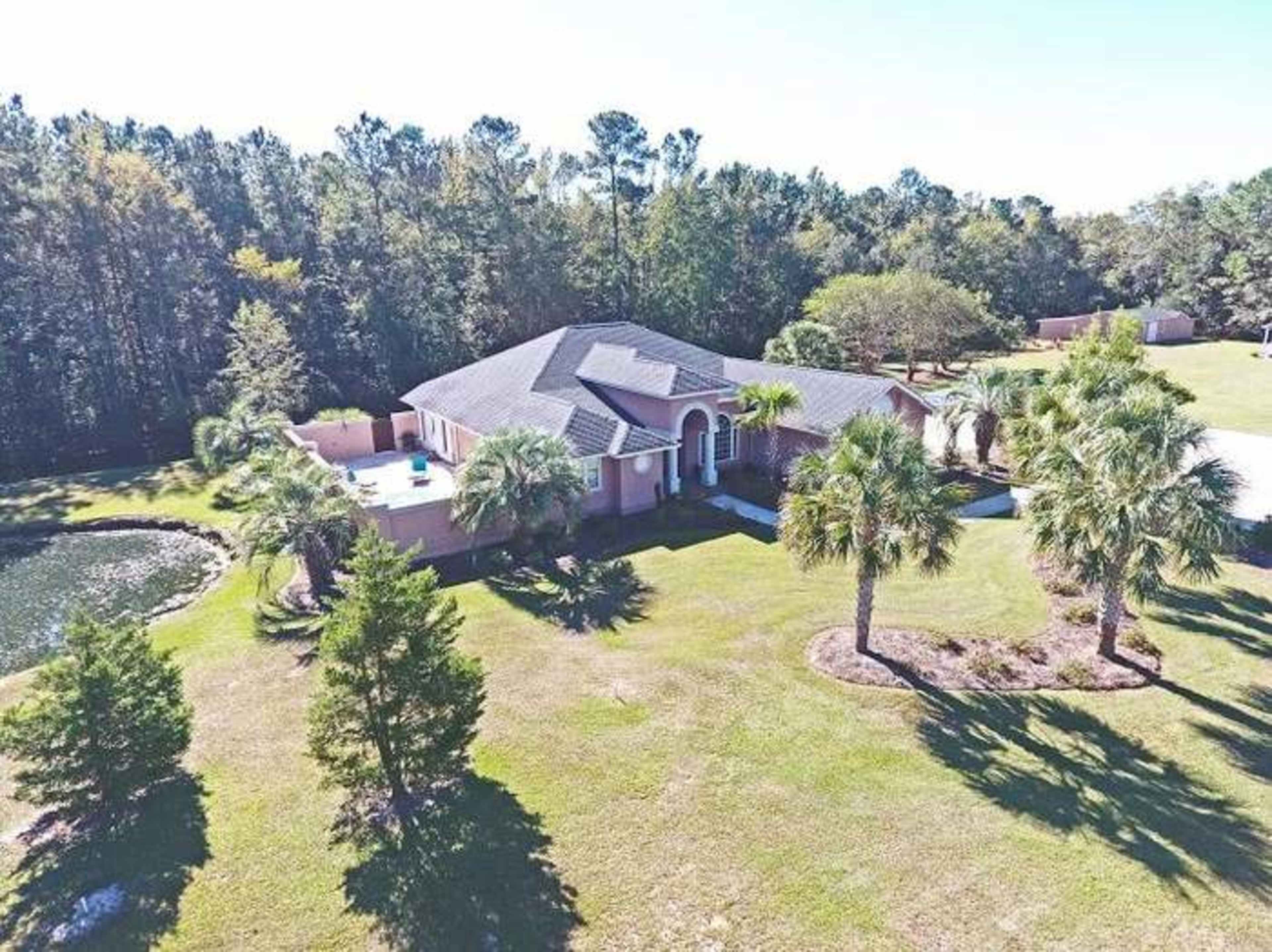 Scenic House with One Of A Kind Moat Image in , Manning, SC