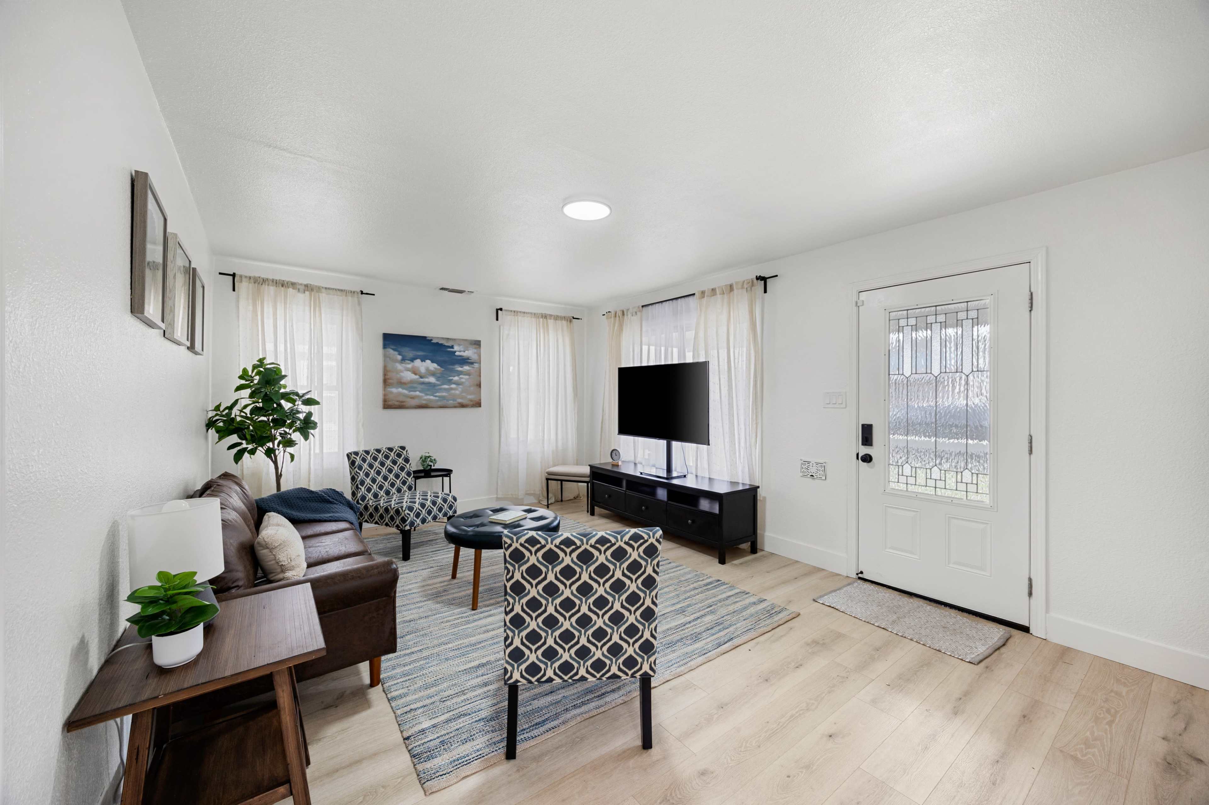 Dapper 2-Bedroom Abode Image in Tahoe Park, Sacramento, CA