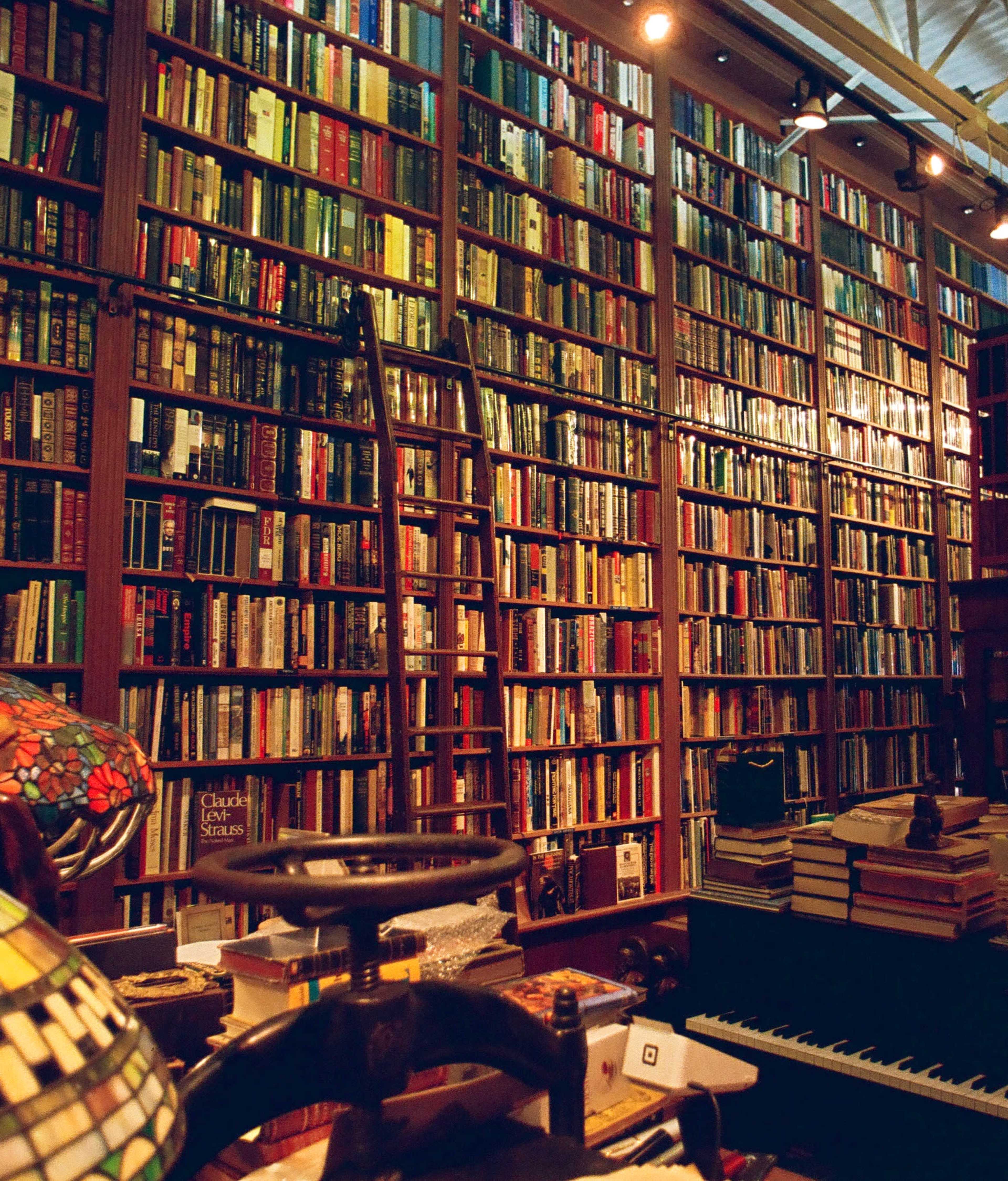Old Florida Book Shop Image in Dania Beach, Fort Lauderdale, FL