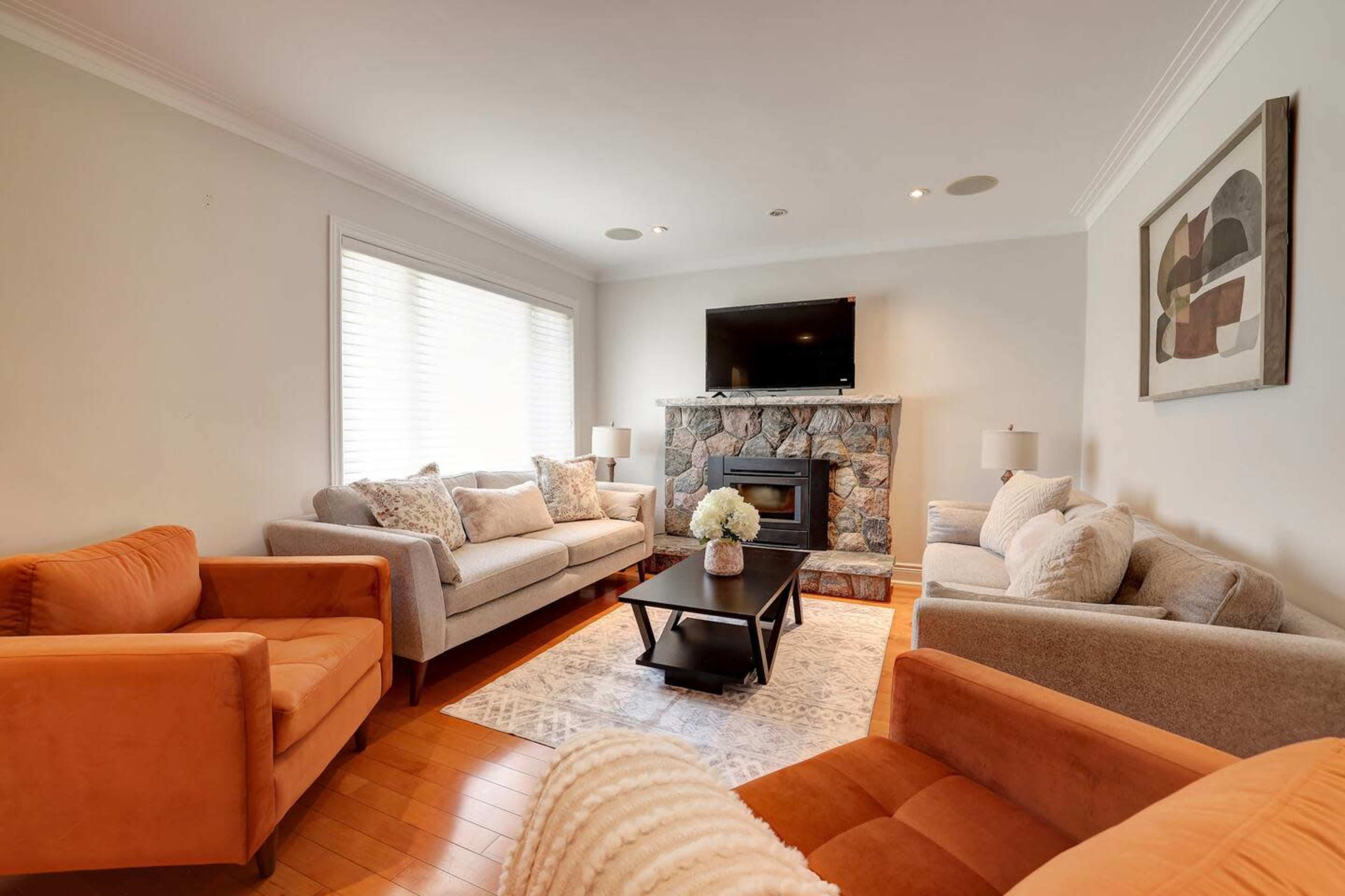 Stylish Lakeside – Film & Content Ready Image in Port Credit, Mississauga, ON