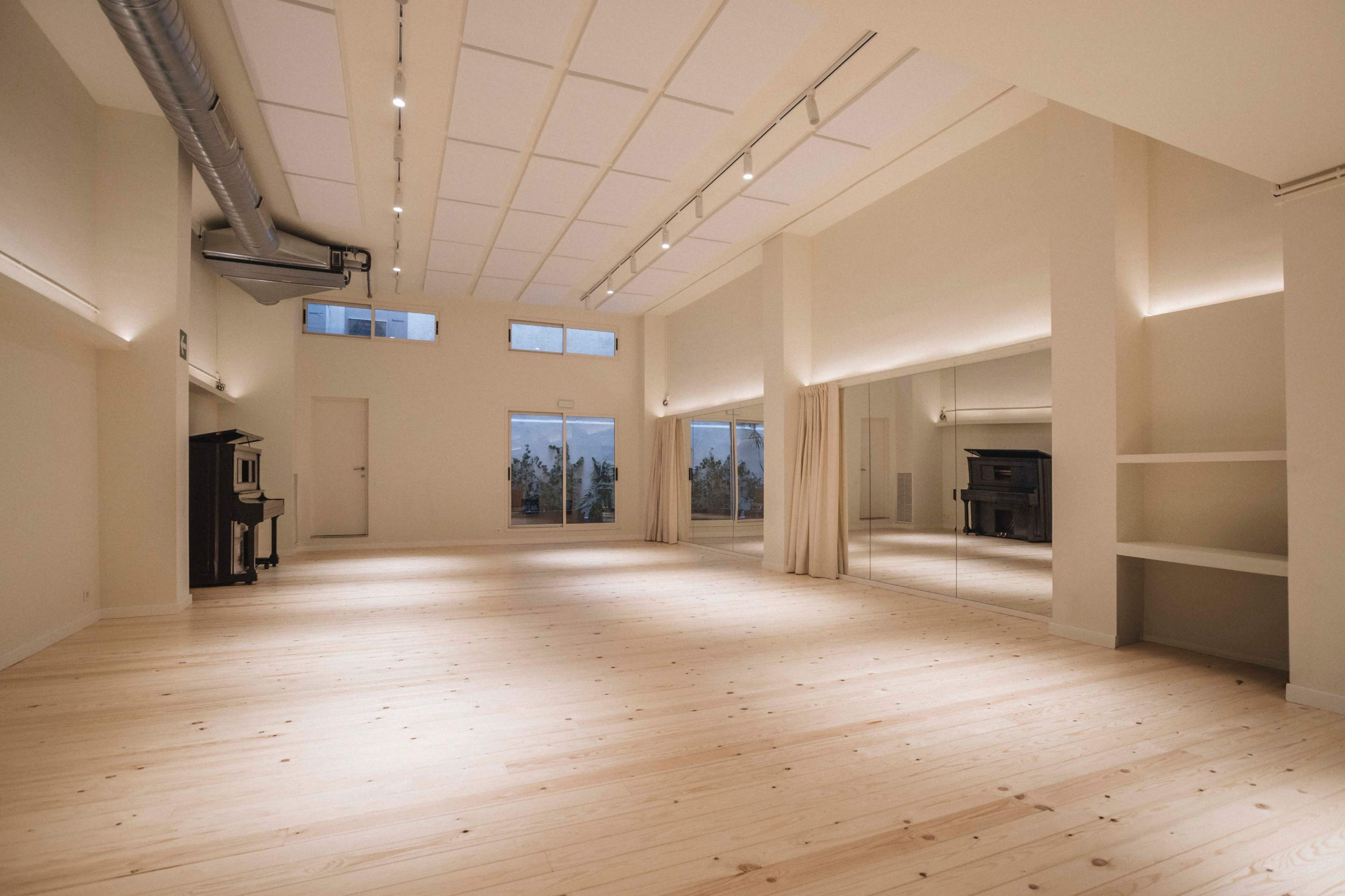 Estudio Luminoso en Eixample para Preproducciones, Ensayos, Vestuario y maquillaje, Workshops, Conferencias... Image in Fort Pienc, barcelona, B