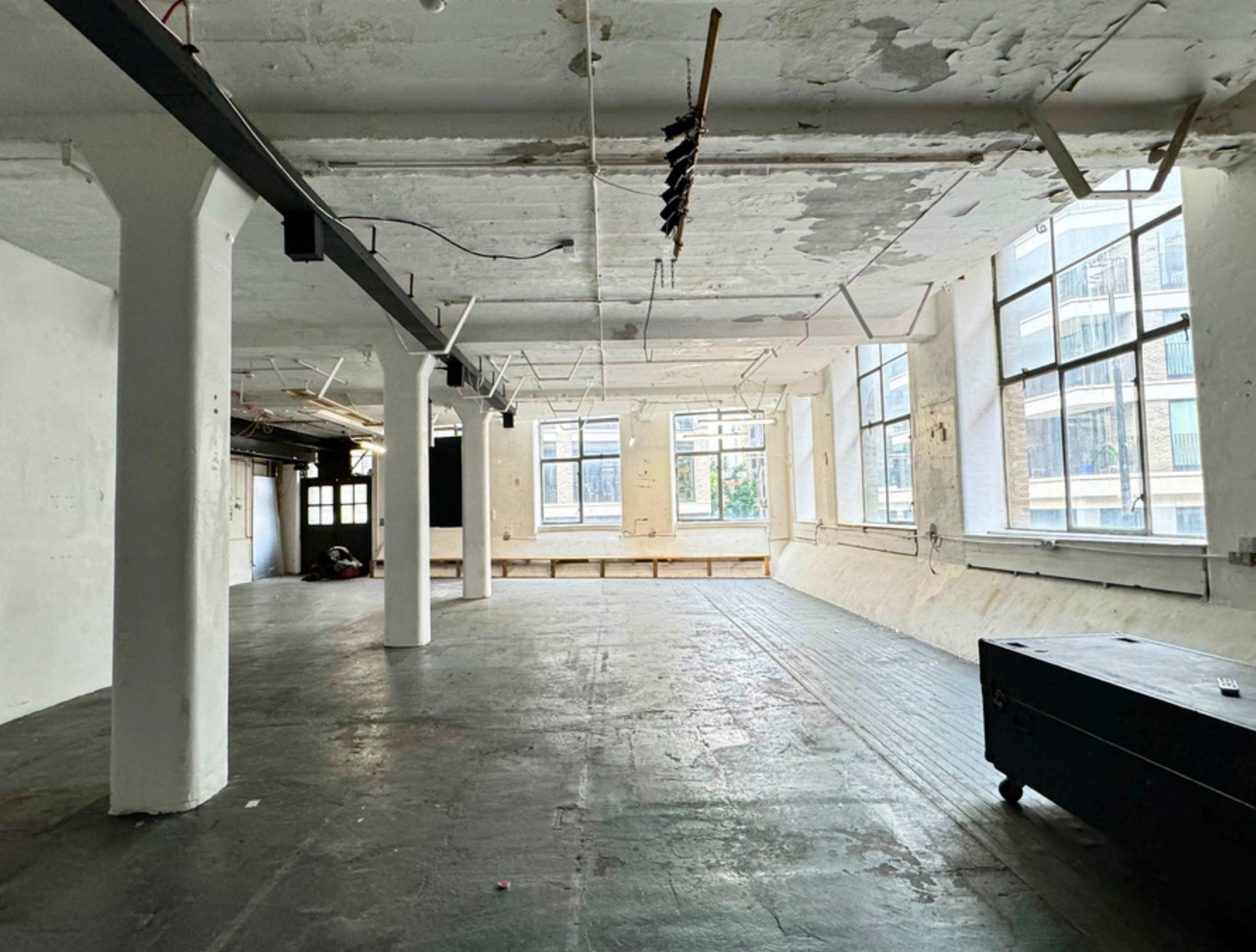Industrial Warehouse Space with Big Windows and Natural Light Image in Fish Island, London, ENG