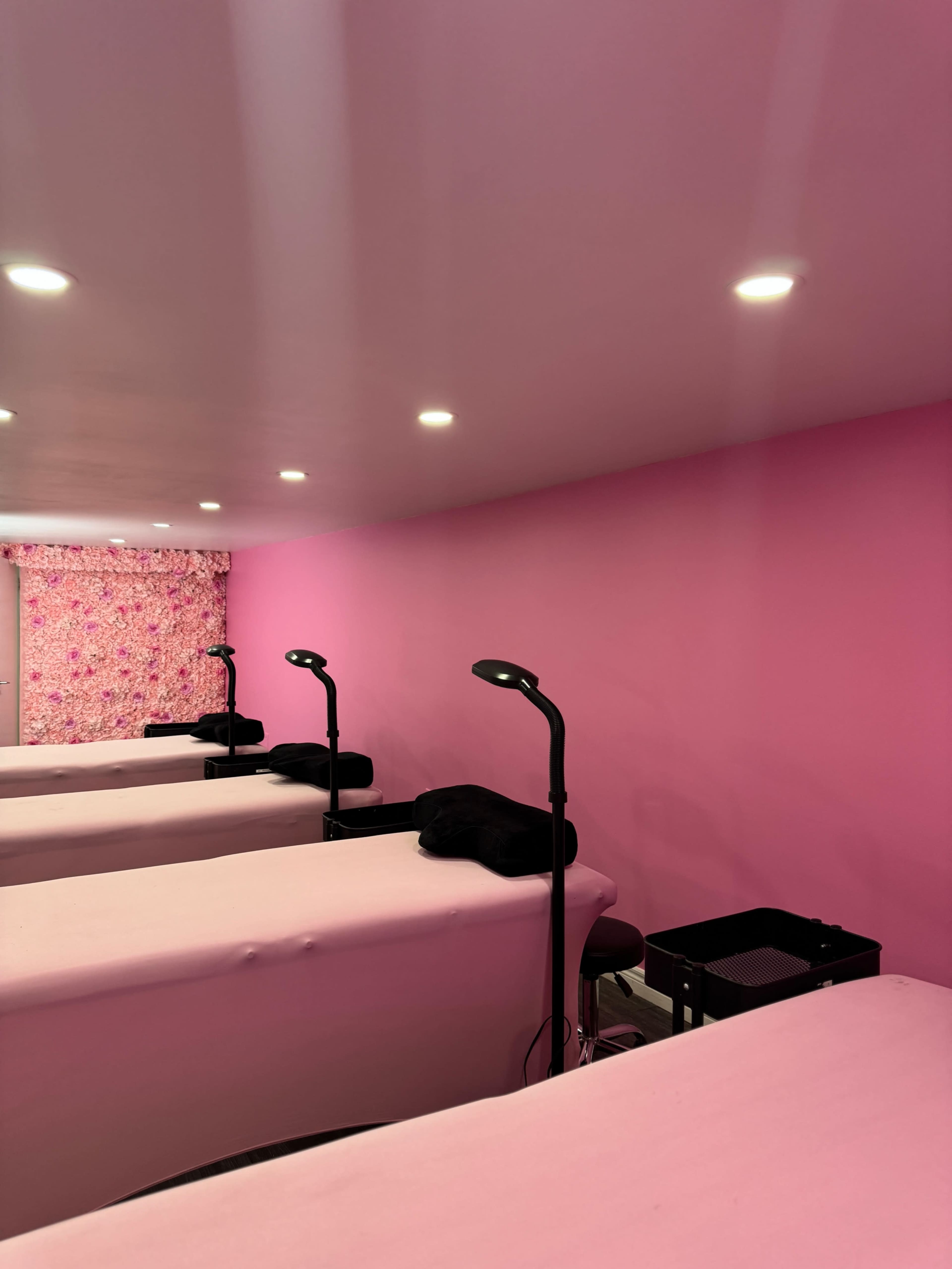 Downtown Training Studio – Spacious Open Concept Beauty Academy Image in Bracondale Hill, Toronto, ON