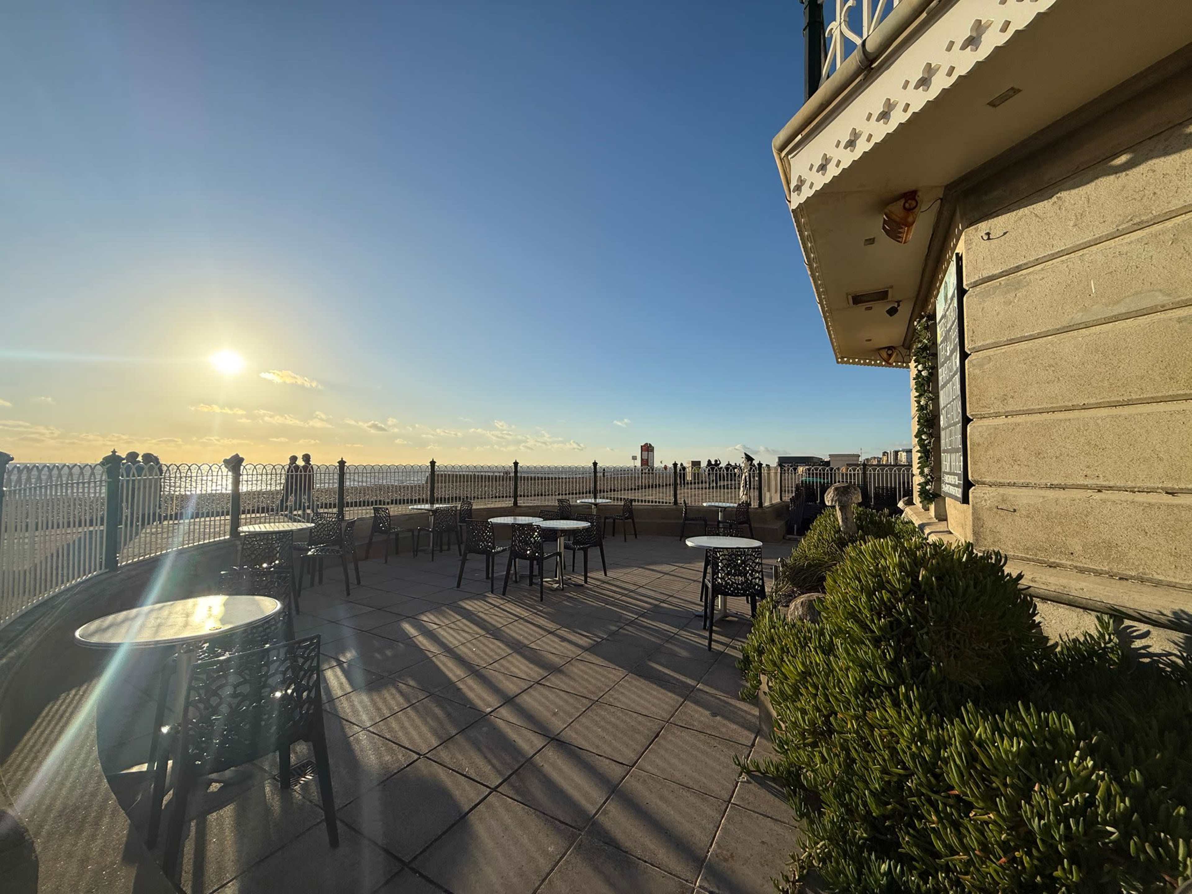 Seafront, Bistro, Family-Friendly Image in Brighton Beach, brighton, ENG