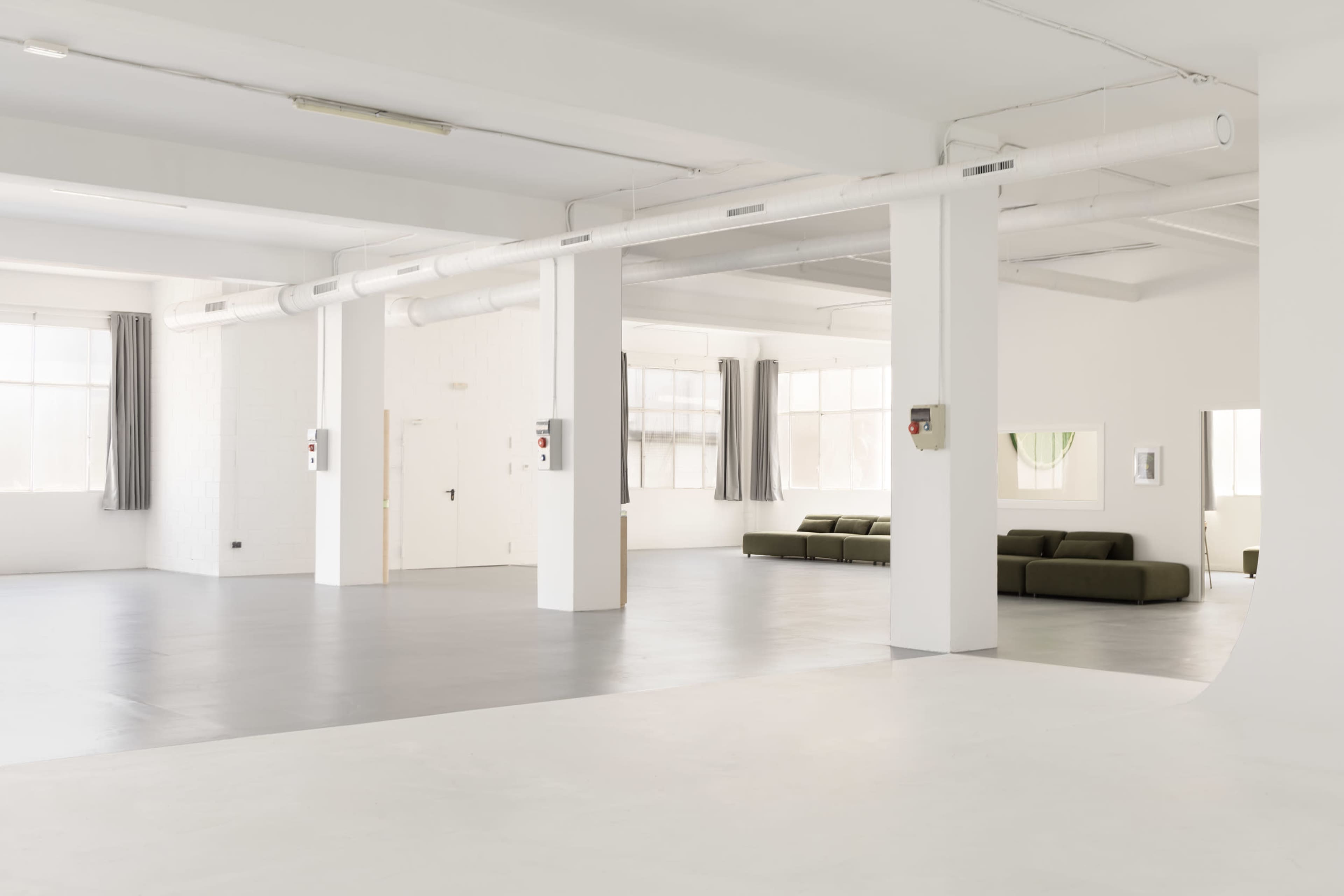 Espacio creativo en el centro de Barcelona, ideal para sesiones de fotos y rodajes Image in El Bon Pastor, Barcelona, B
