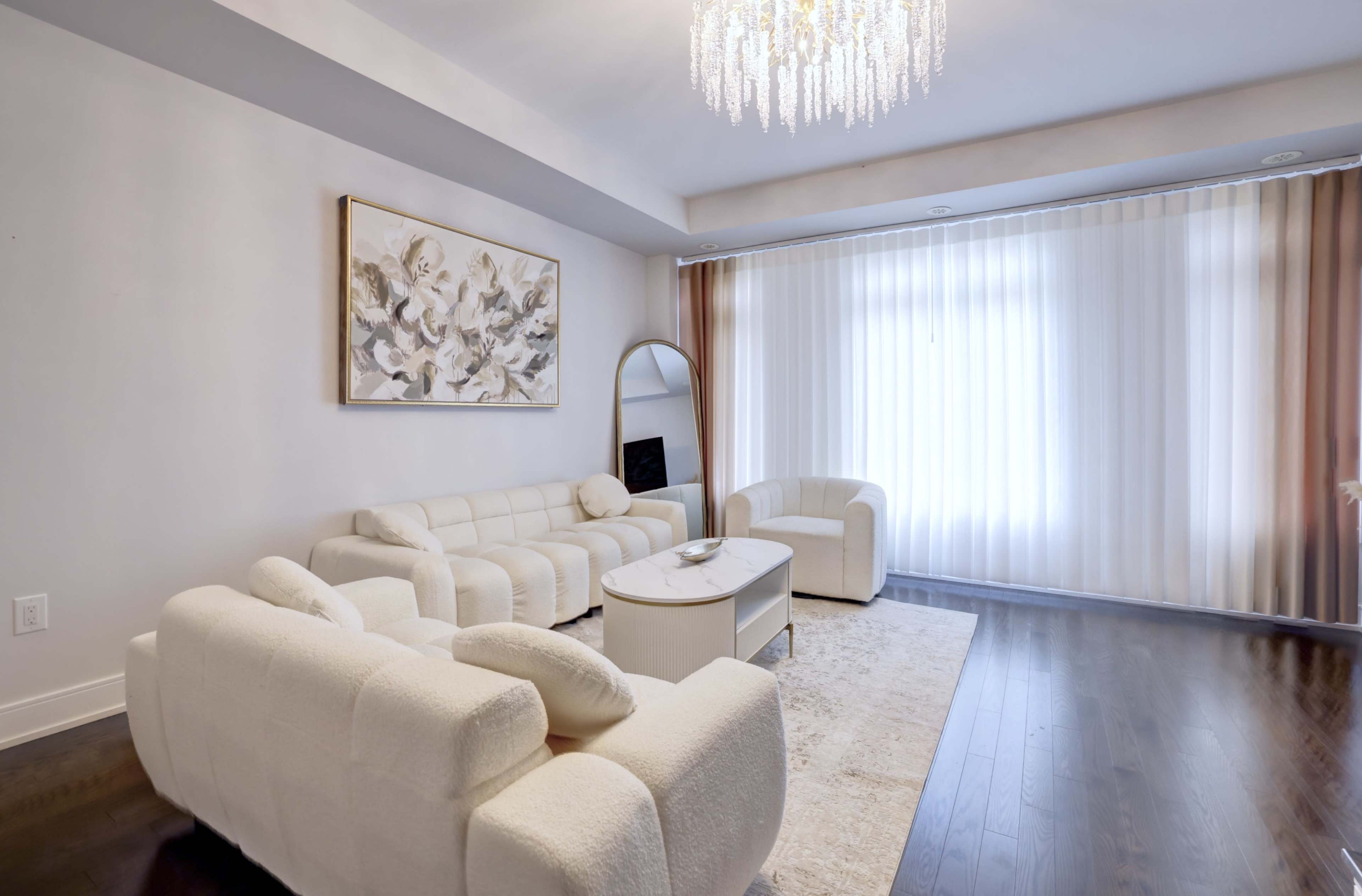 Luxurious Port Credit |Filming, Brand Shoots & Photoshoot Image in Lakeview, Mississauga, ON
