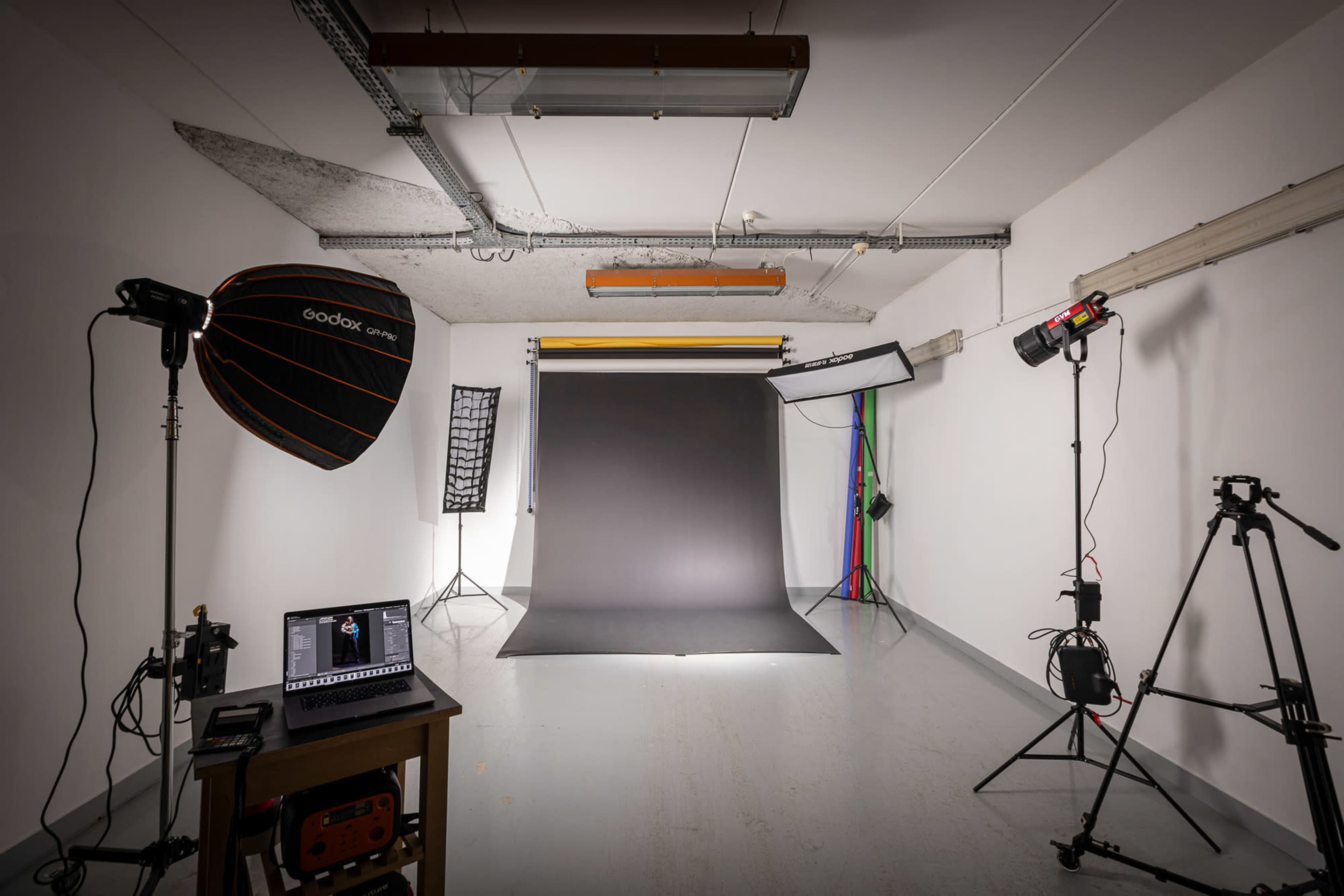 Studio Photo/Vidéo Equipé - Paris 18 Image in Porte de la Chapelle, PARIS, 