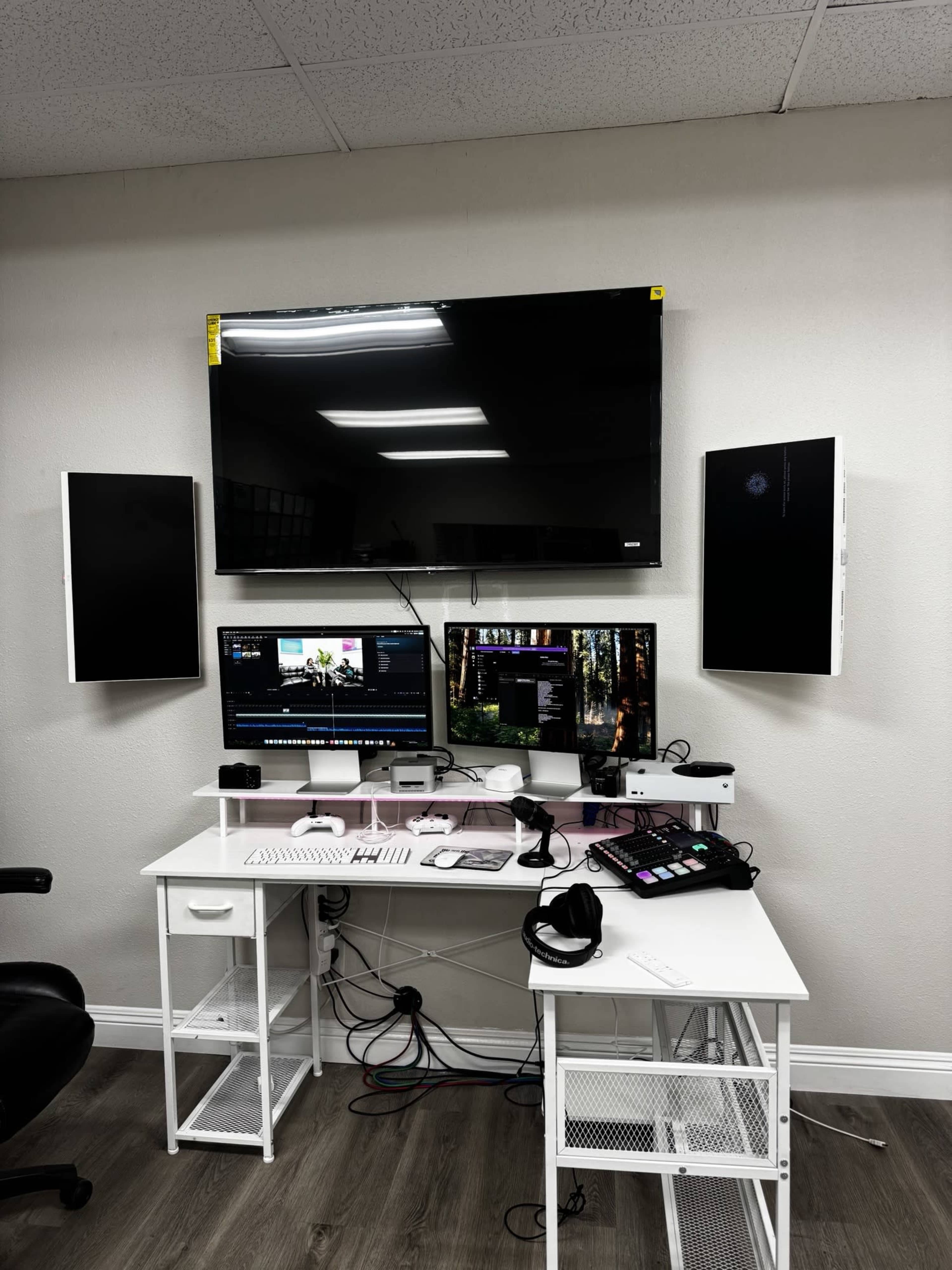 Modern Central Podcast/ Content Studio or Workspace Image in Moreno Valley, Moreno Valley, CA