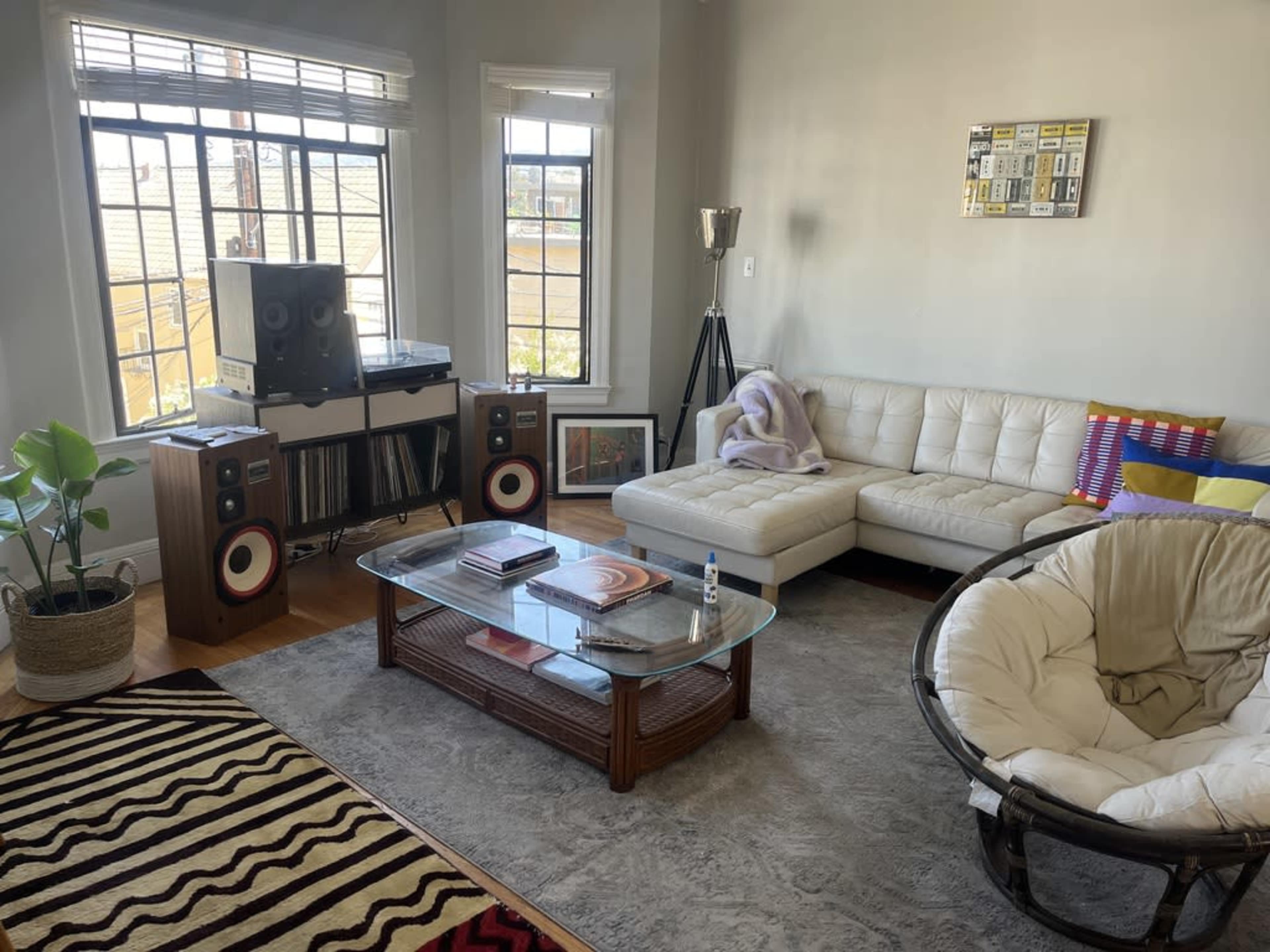 Beautiful city apartment, GREAT natural light, Production Equipment Offered (photoshoots, video shoots, podcast recording ) Image in Cleveland Heights, Oakland, CA