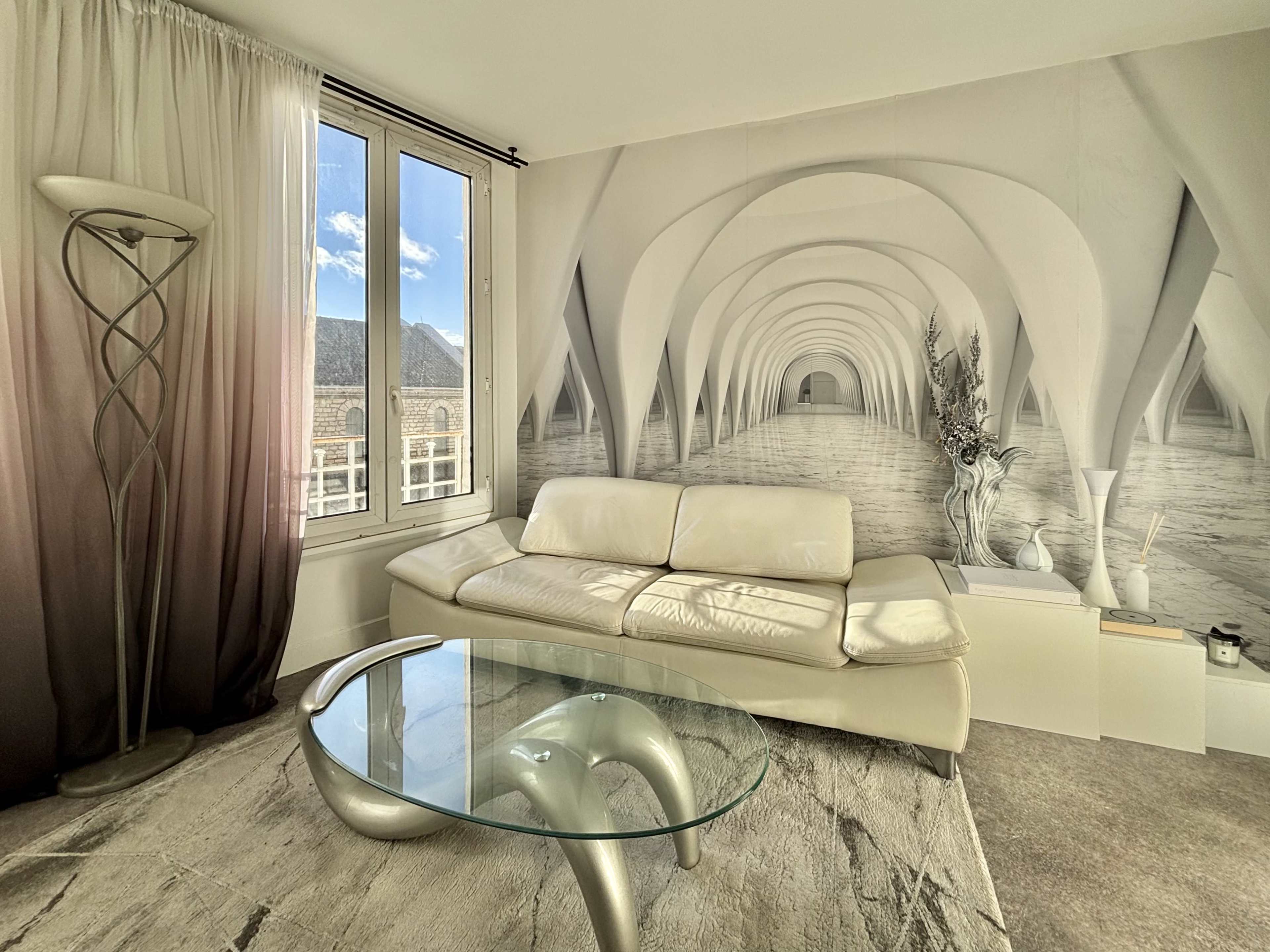 Appartement moderne et futuriste avec décor organique et lumière naturelle Image in , Saint-Ouen