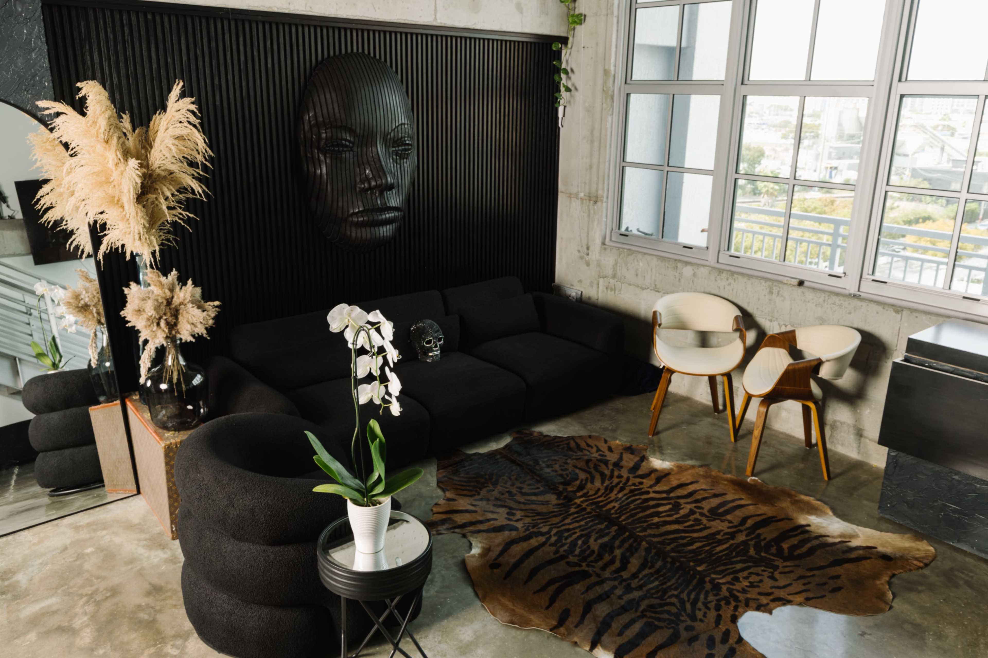 Creativity never sleeps, and neither do we! ✨ Day or night, Casa di Amani is your go-to for the ultimate creative experience. Image in Town Square, Miami, FL