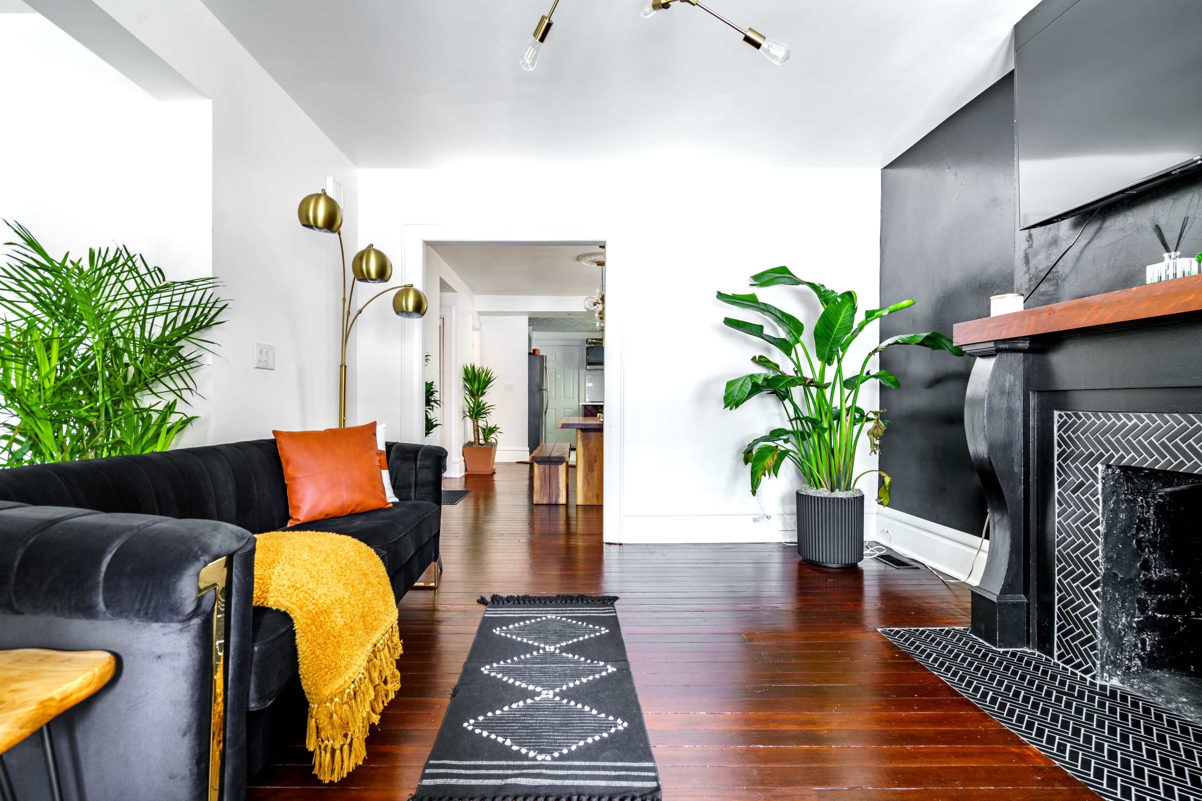 Lundy 33 🌿🐯 Over 4,500 Reviews • Prime Location • Parking Image in Short North Arts District, Columbus, OH