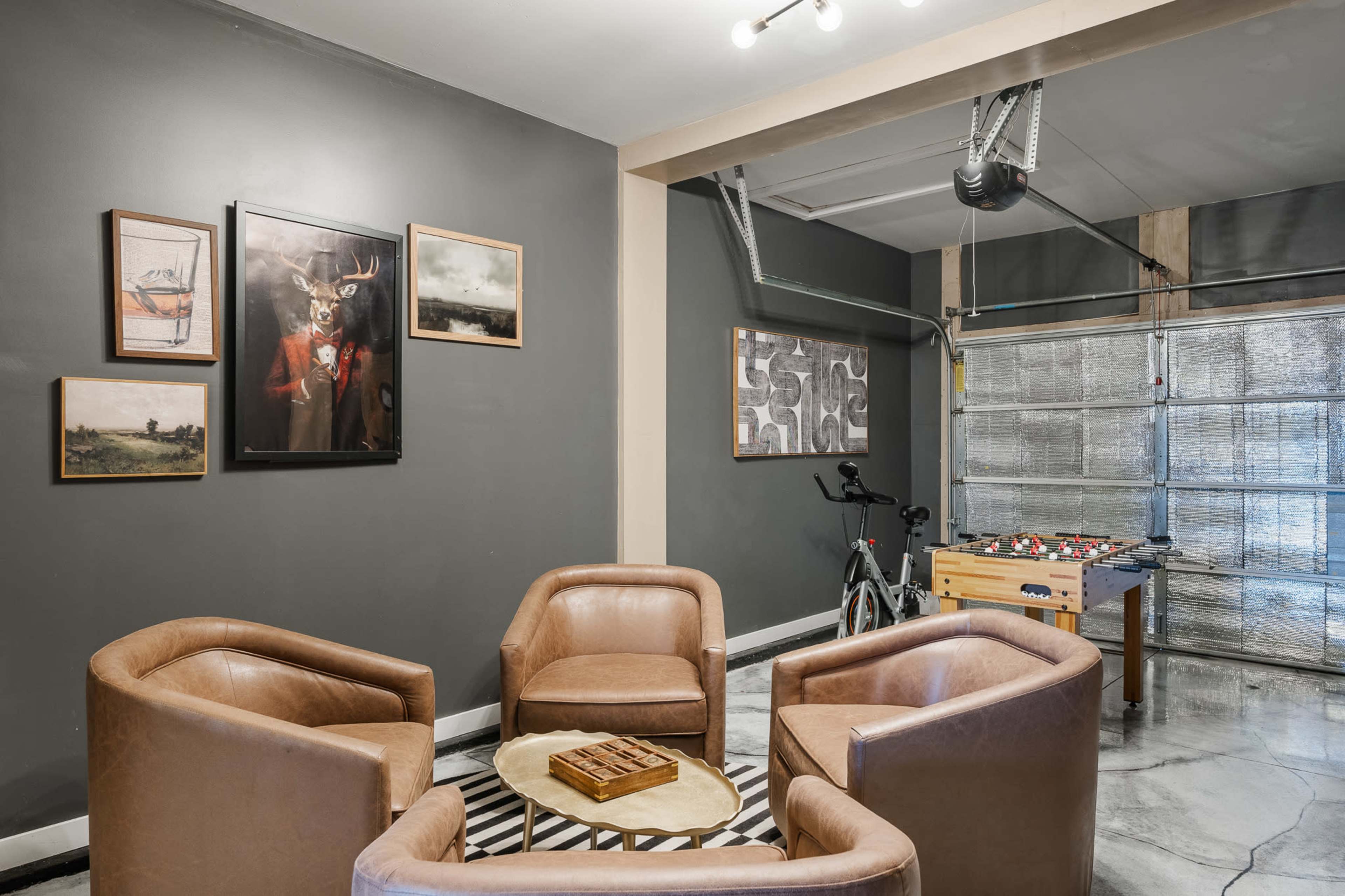 12 Mins to Louisville, Game Room, Large fully fenced back yard Image in Jeffersonville Township, Jeffersonville, IN