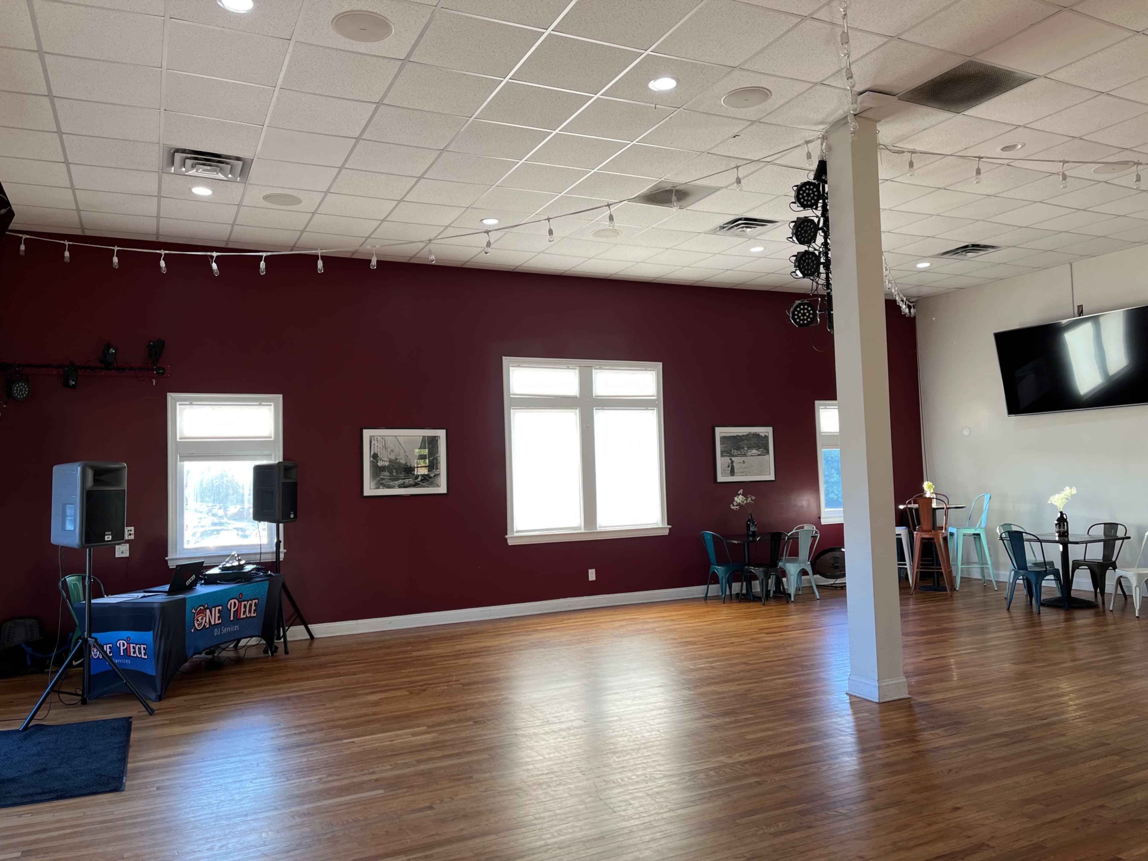 Open Access Room with Windows Image in California, Cincinnati, OH