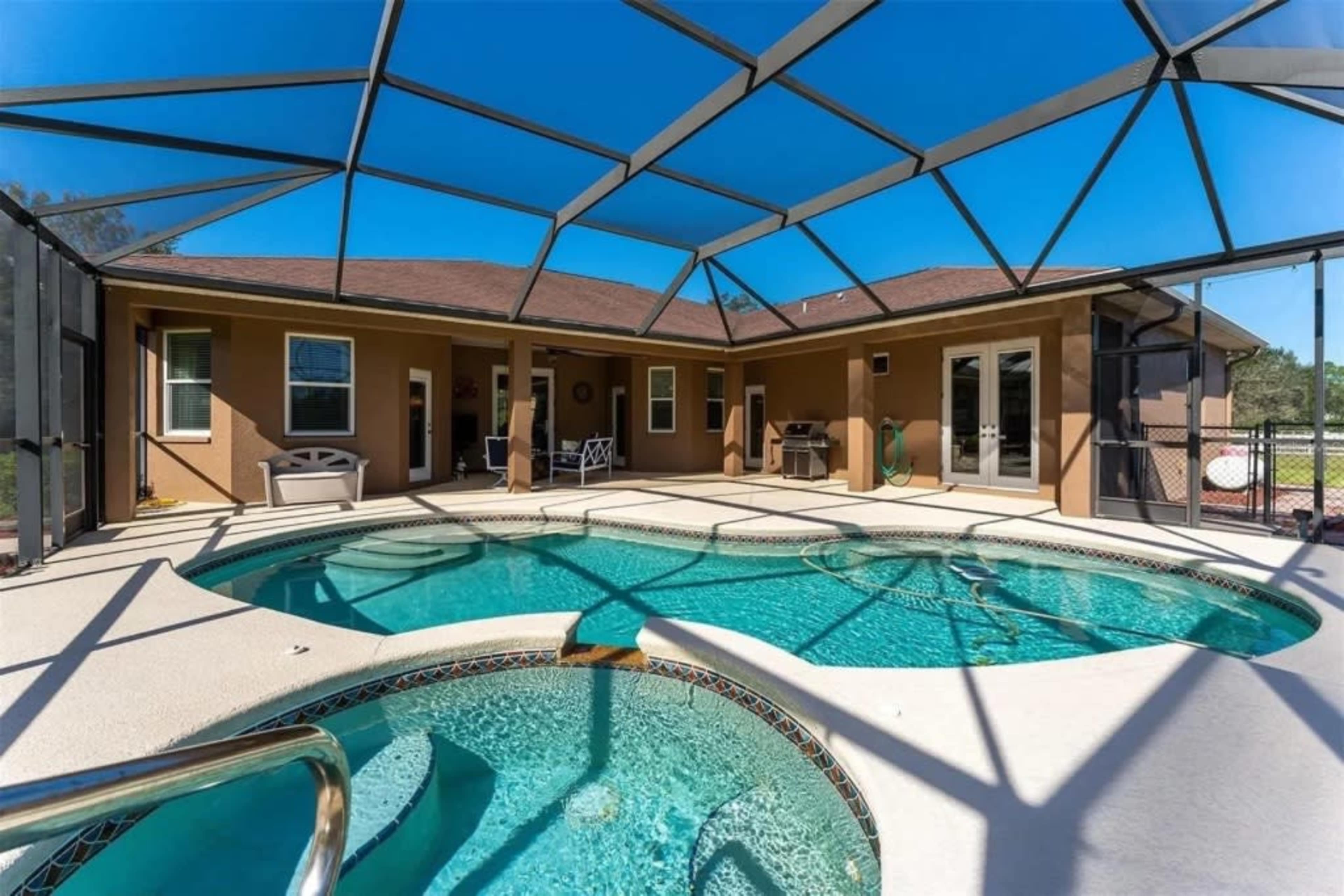 Private Sarasota Estate for Weddings | Outdoor Ceremony & Reception Space Image in Lakewood Ranch, Bradenton, FL