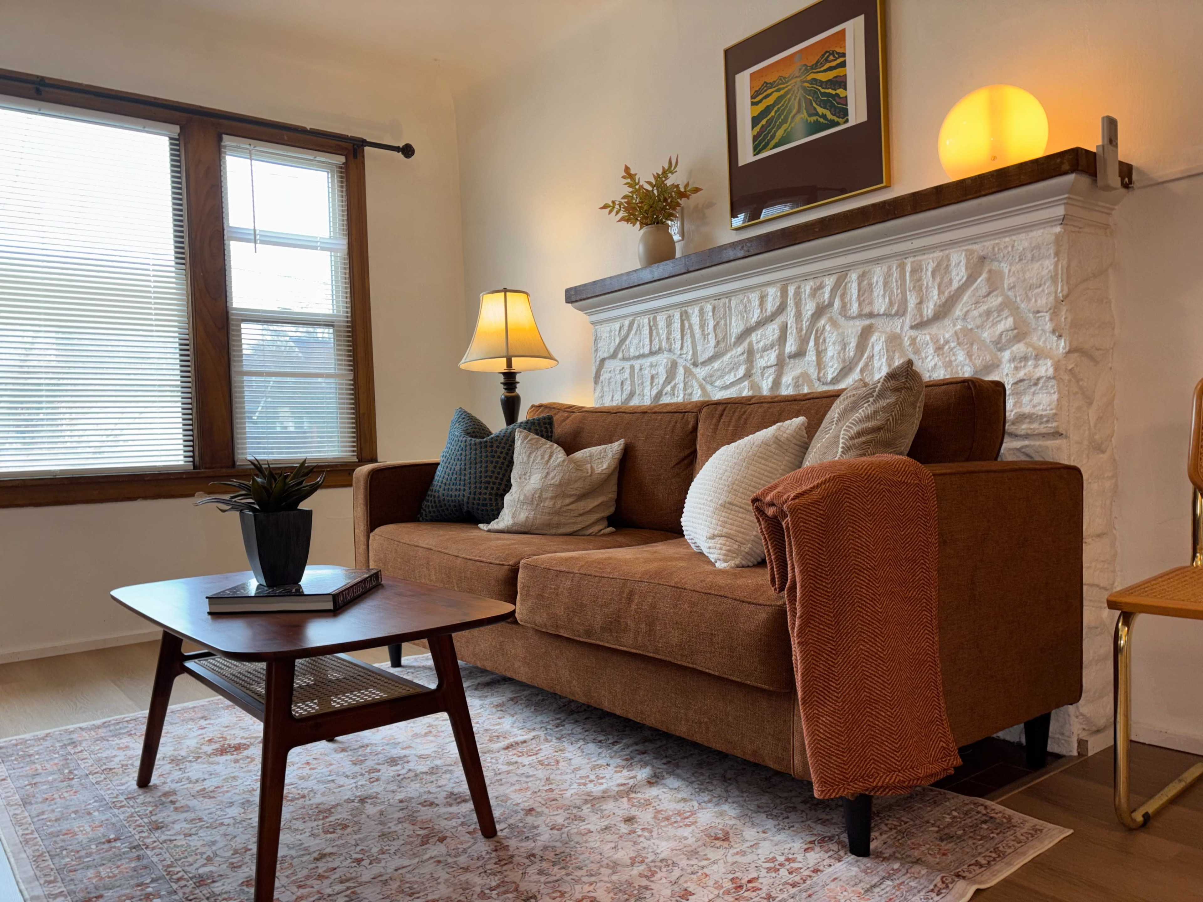 Bright & Central 2bd + office w large living room/kitchen Image in Bremerton, Bremerton, WA