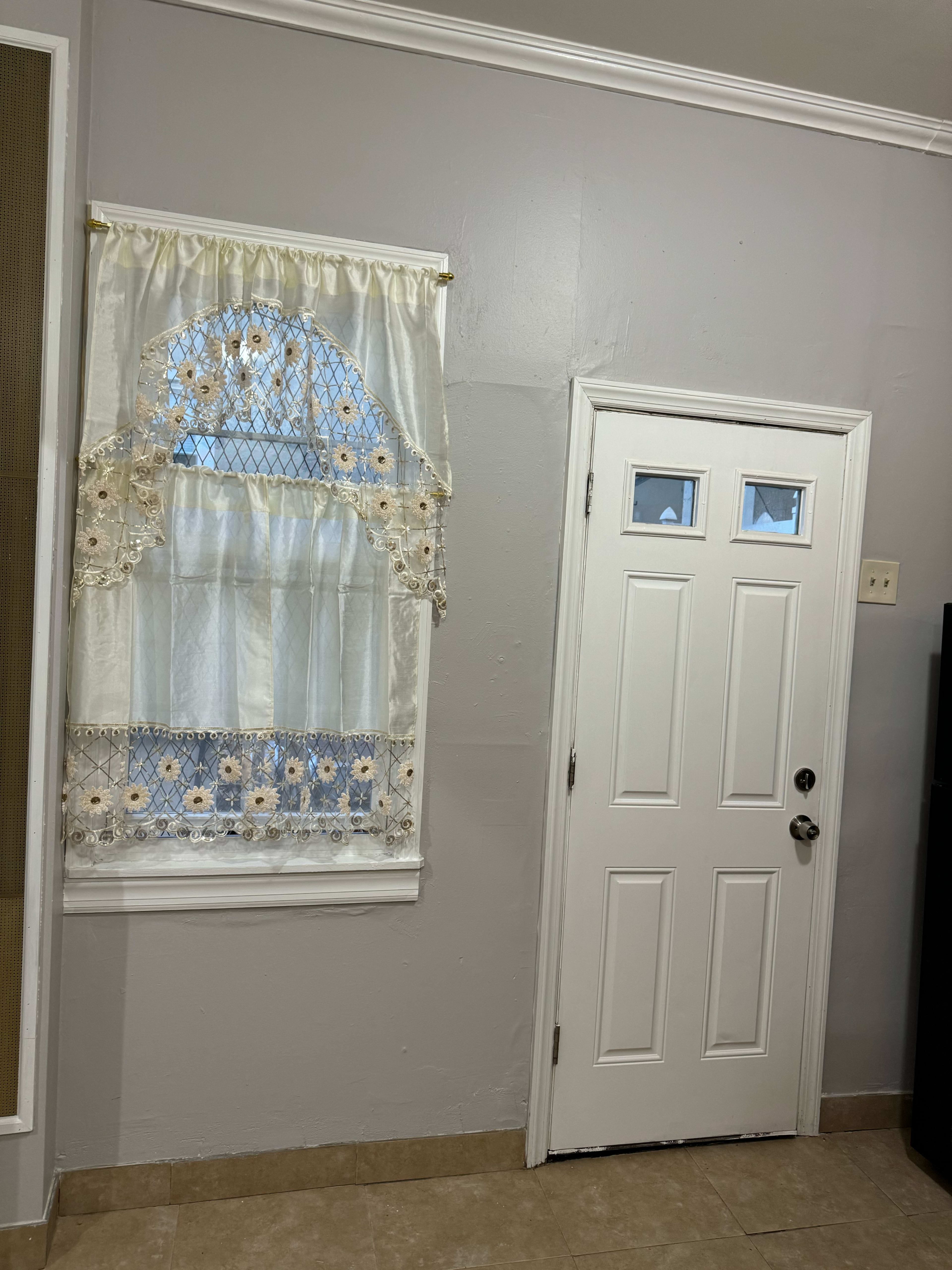 Cozy Apartment with backyard space Cozy Image in Canarsie, Brooklyn, NY