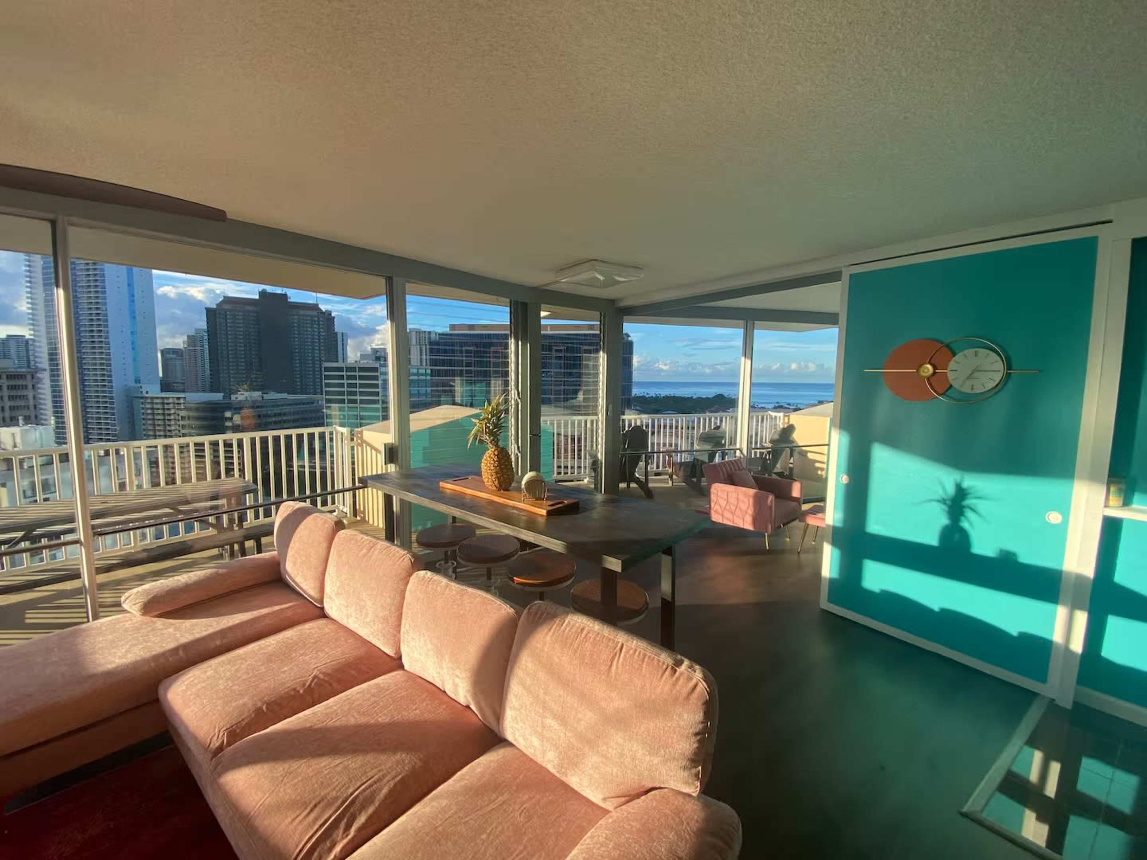 Jetsons Sunset Penthouse - Iconic Birds Nest - Urban Honolulu Dream Location Image in Ala Moana, Honolulu, HI