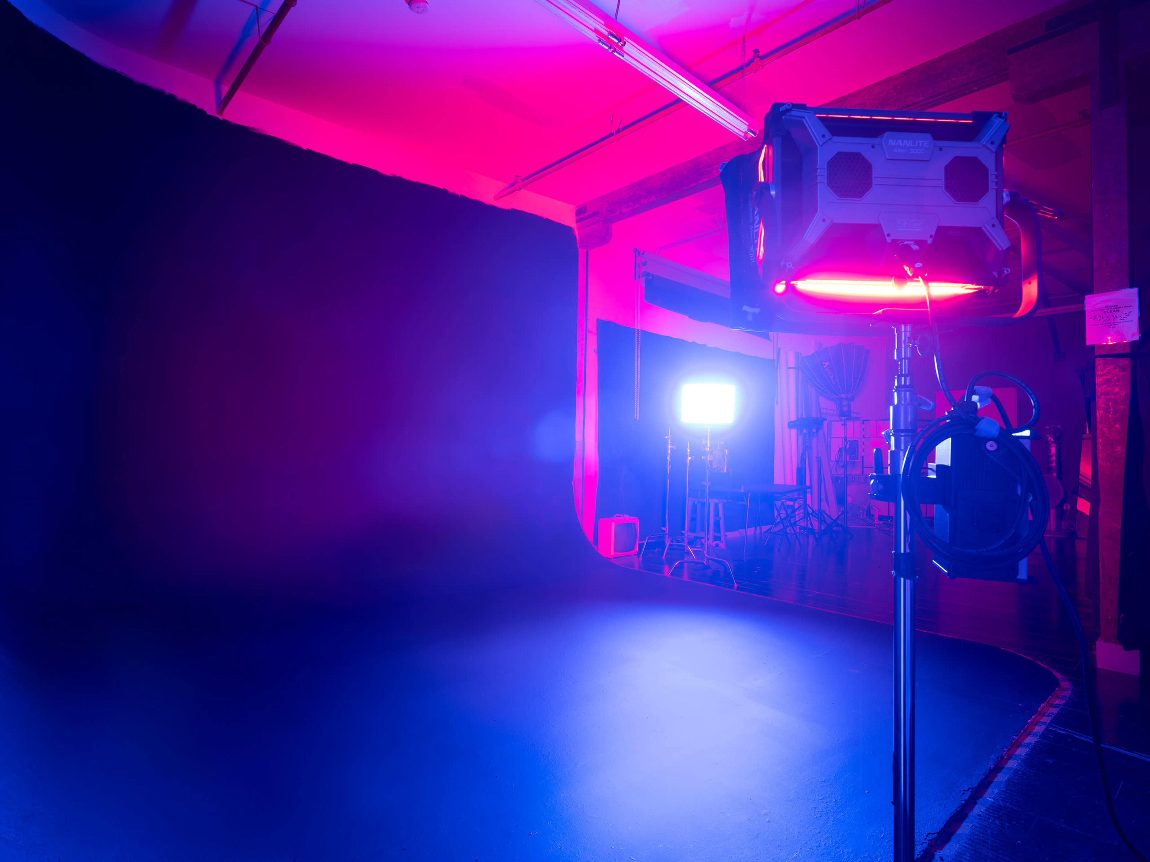 Downtown Loft Studio with AC and Black Cyclorama Image in Fashion District, Los Angeles, CA