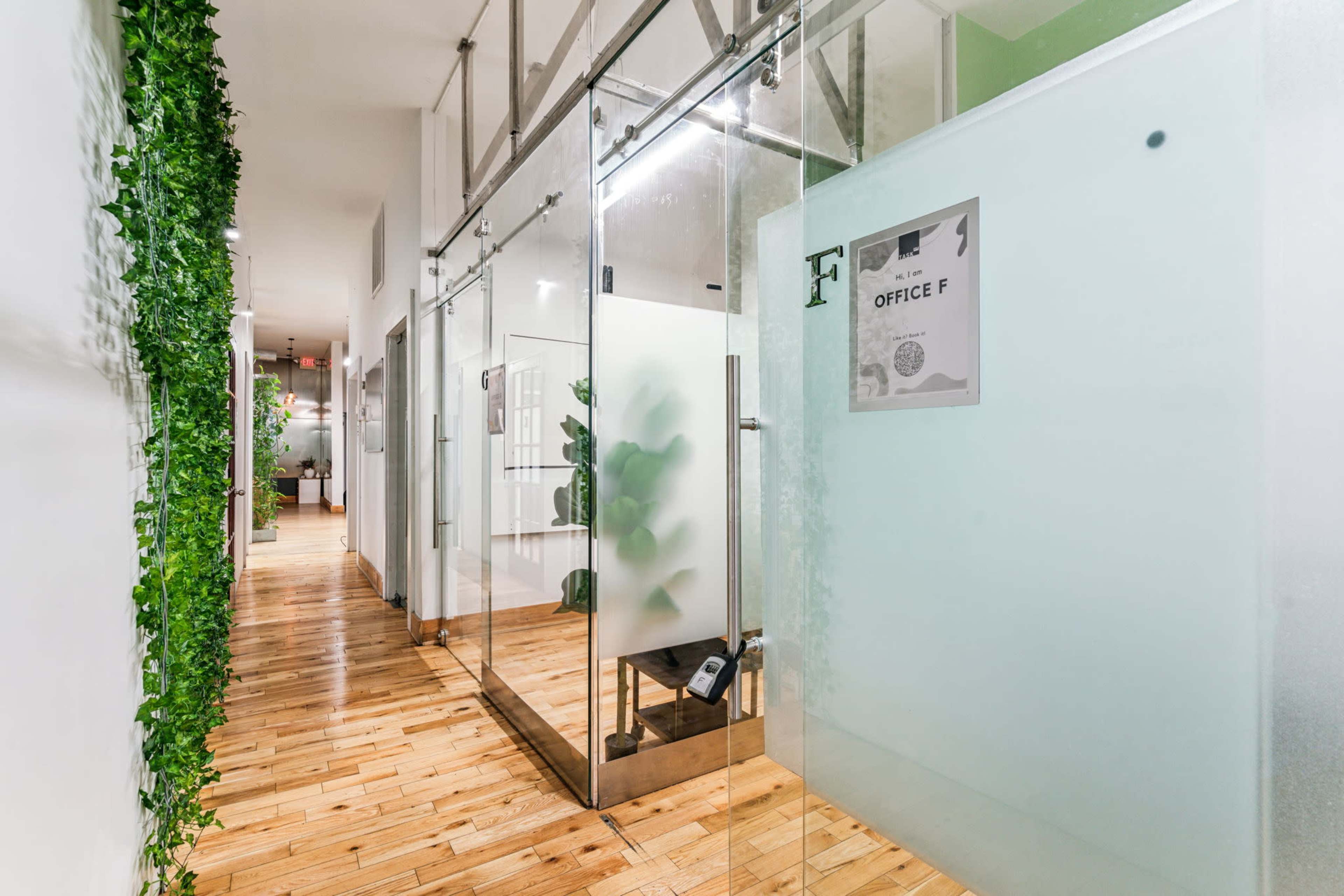 Private 2 Person Office / Meeting Space Image in Center City, Philadelphia, PA