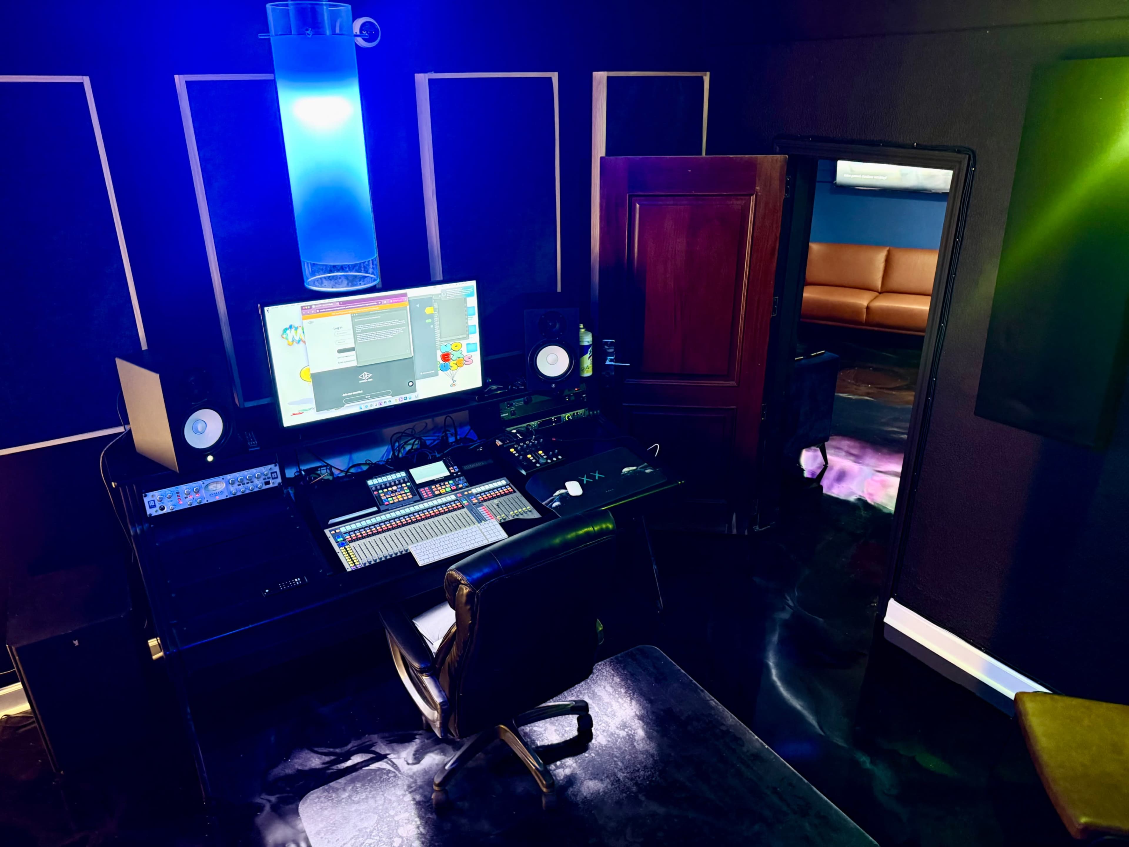 SouthLoop Music Studio Platinum Room (relaxed but upscale) Image in Near South Side, Chicago, IL