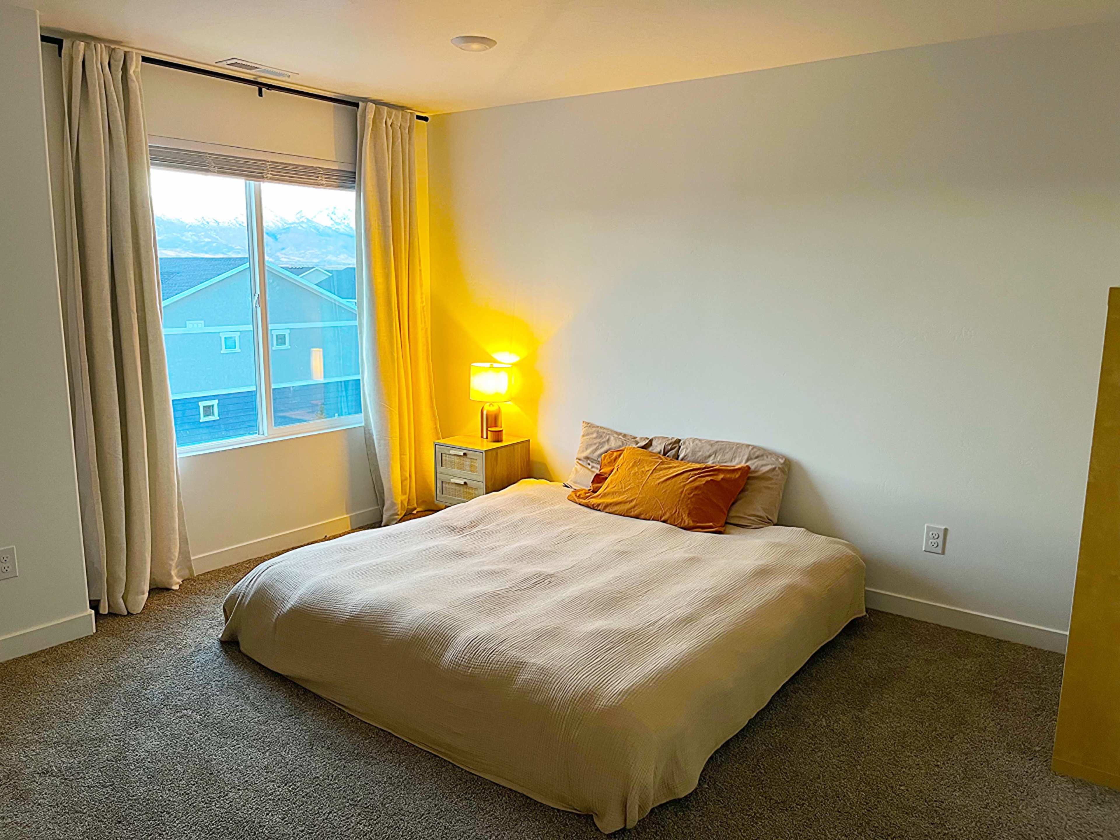 Bright & Sleek Lakeside Modern Townhouse Image in Saratoga Springs, Lehi, UT