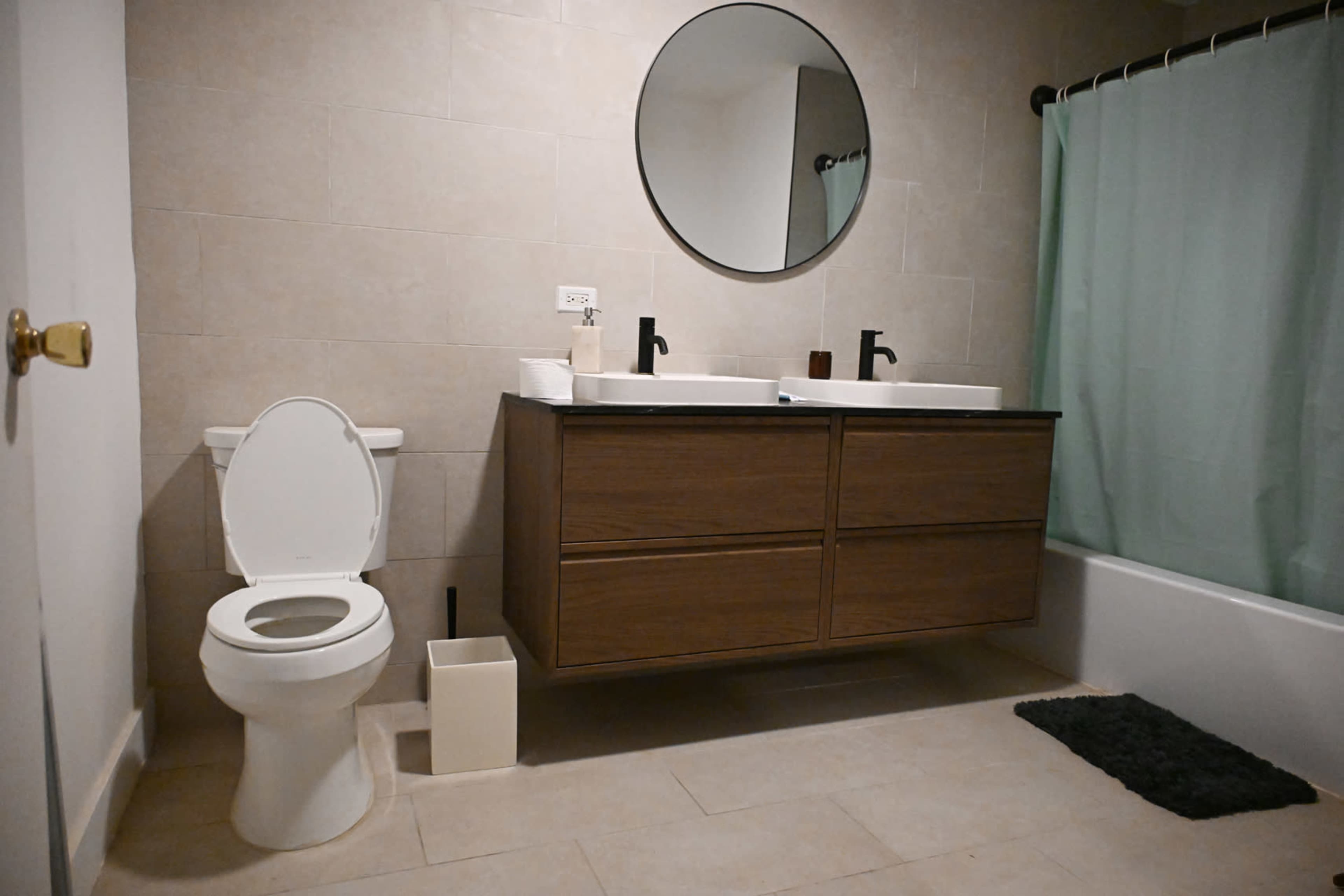 Stylish 1,400 sq ft Arts District Loft with Exposed Brick. Image in Downtown Los Angeles, Los Angeles, CA