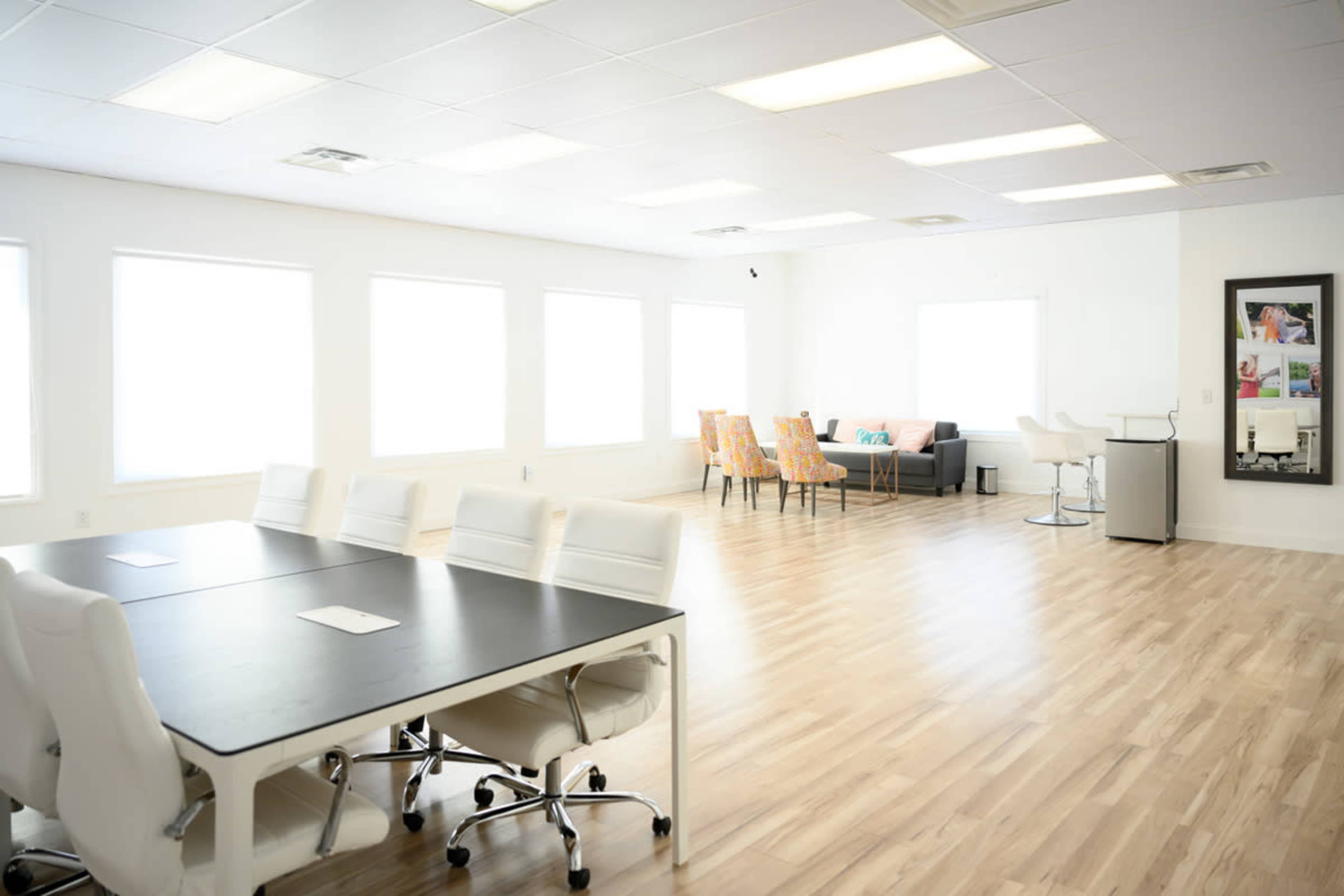 Natural Light open concept studio space for meetings and photoshoots Image in Pelham, BIRMINGHAM, AL