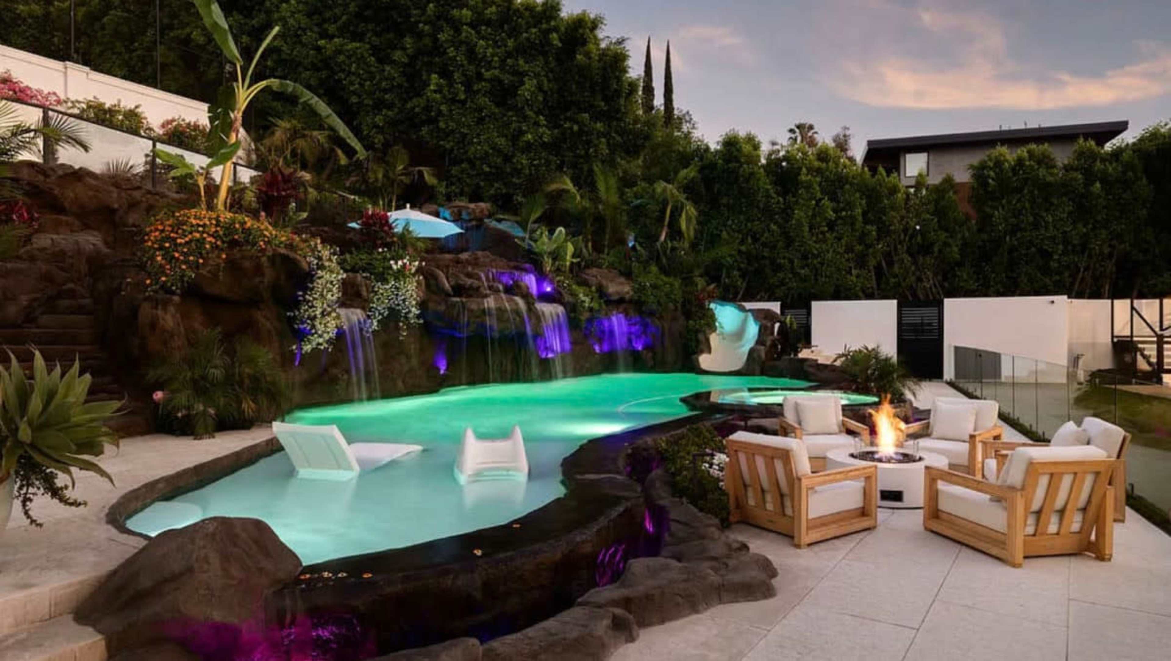 Grand Encino Neighborhood-Friendly Home Image in Encino, Encino, CA