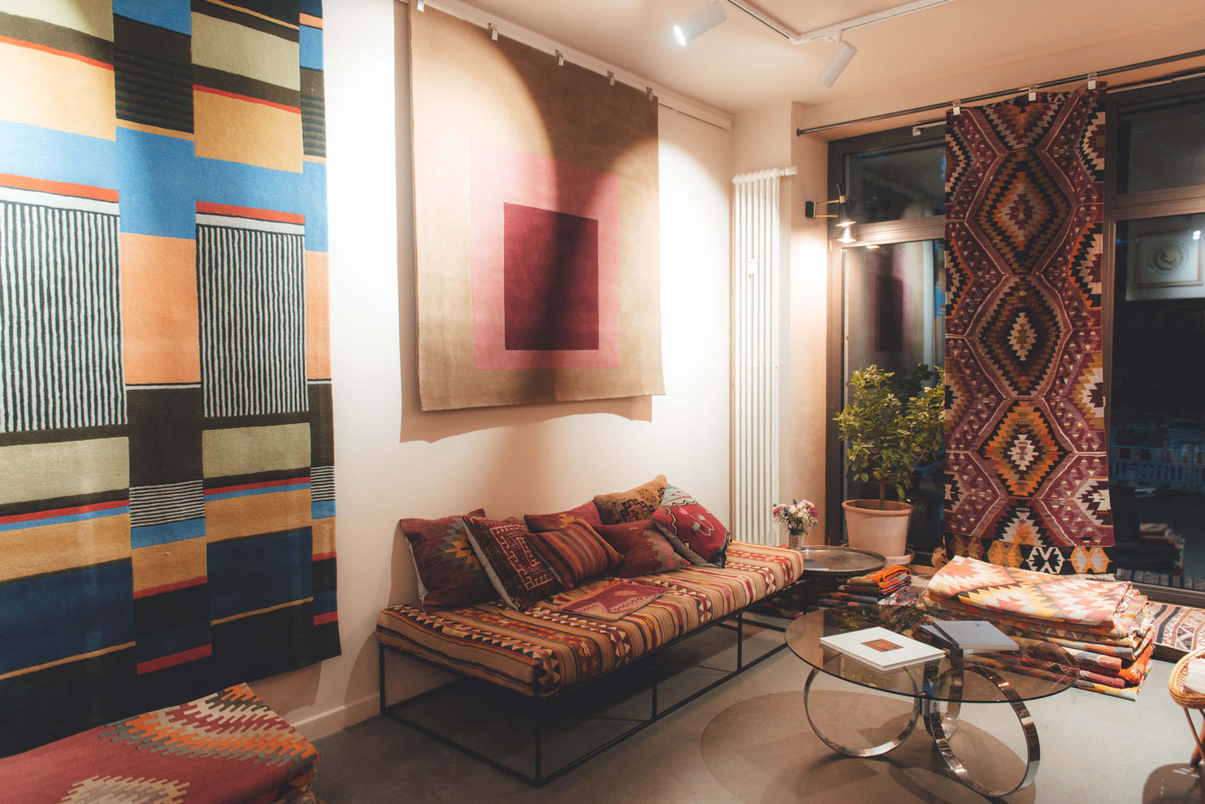 Showroom with Cozy Interior in High Foot Traffic Area Image in Mitte, Berlin, 
