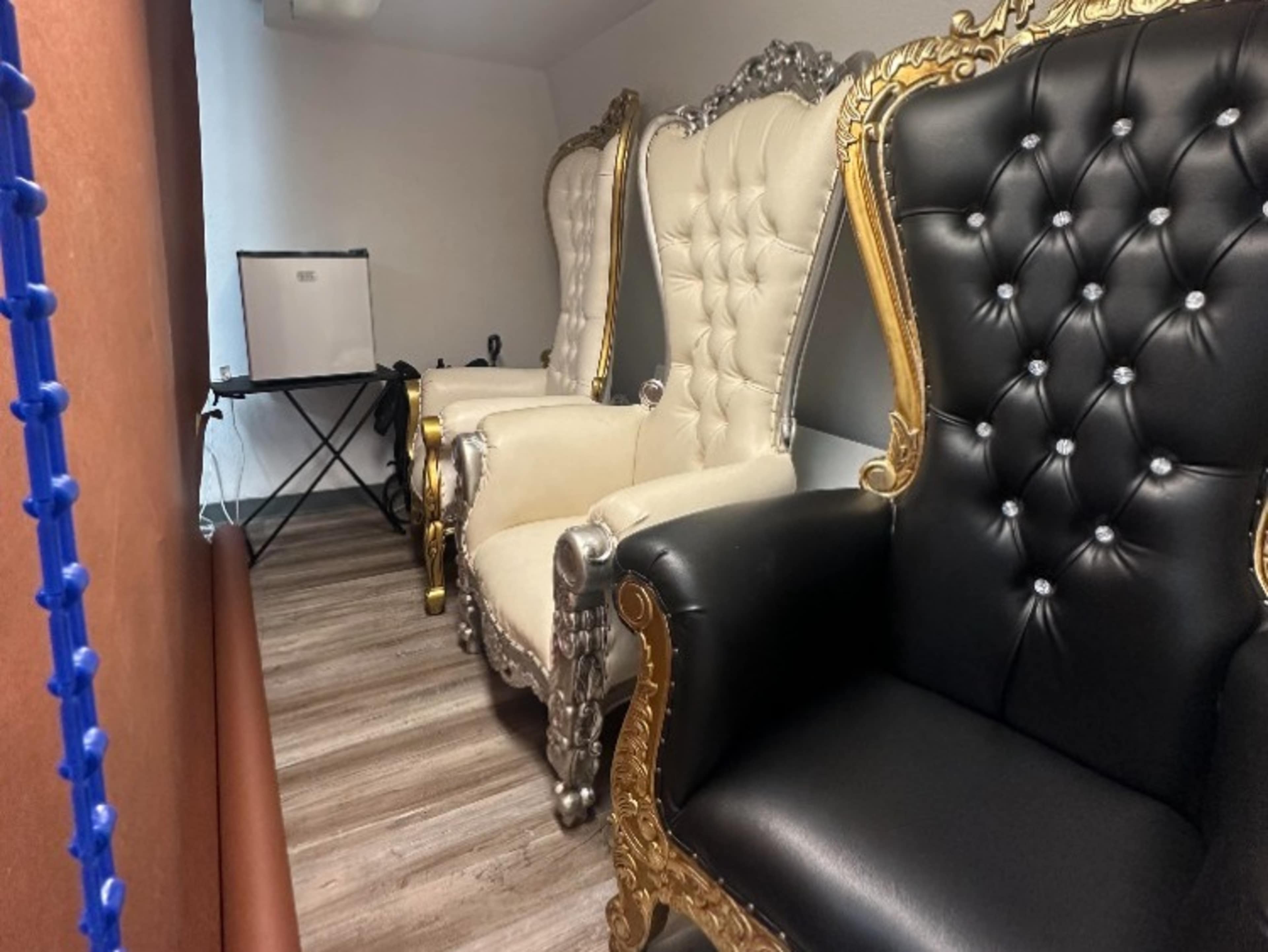 Throne Chair 