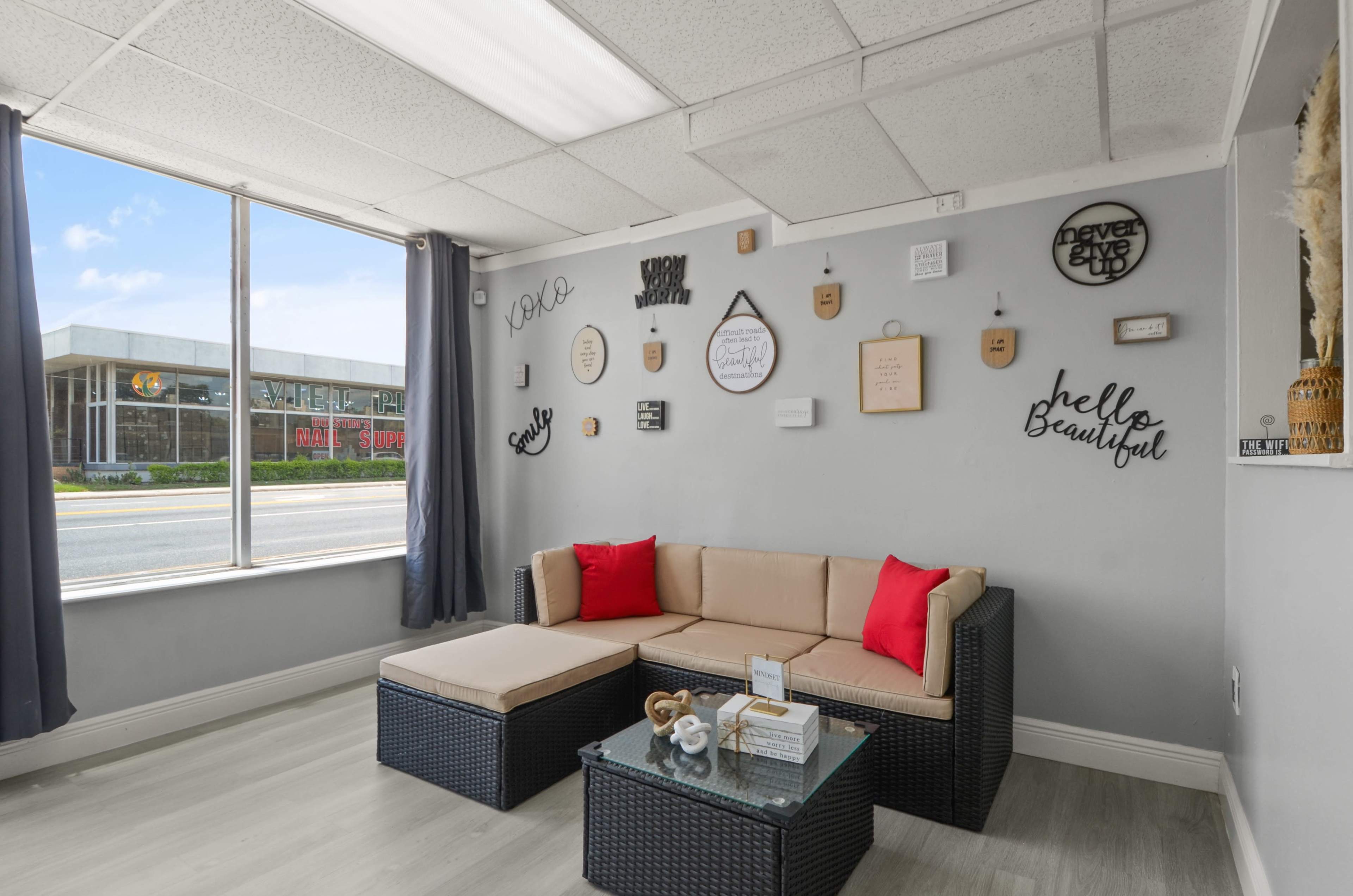 Downtown Studio Space With Modern Design and Natural light Image in College Park, ORLANDO, FL