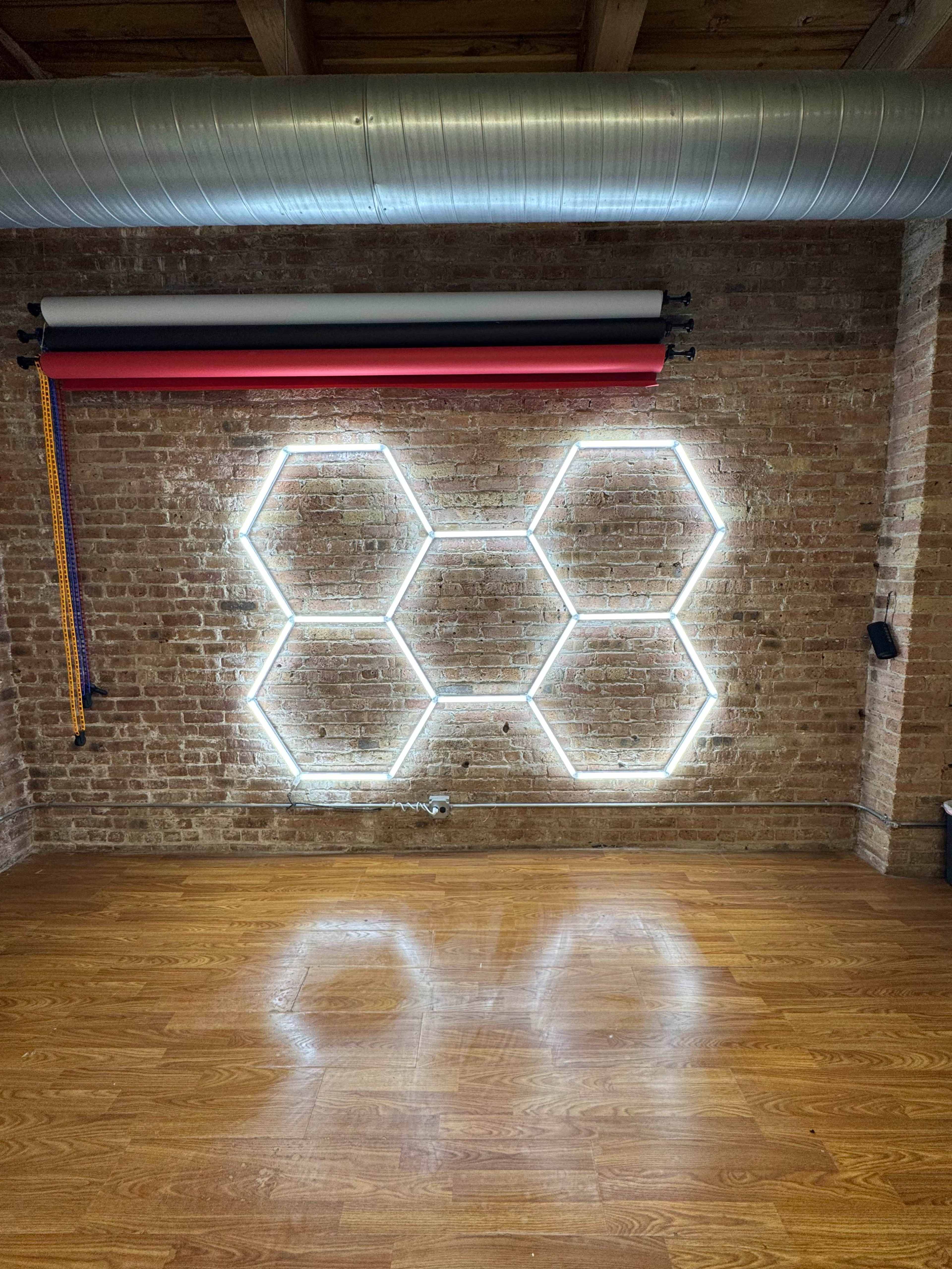 Launchpad Studios Chicago - Studio B | 16ft White Cyc Wall + Creative ...