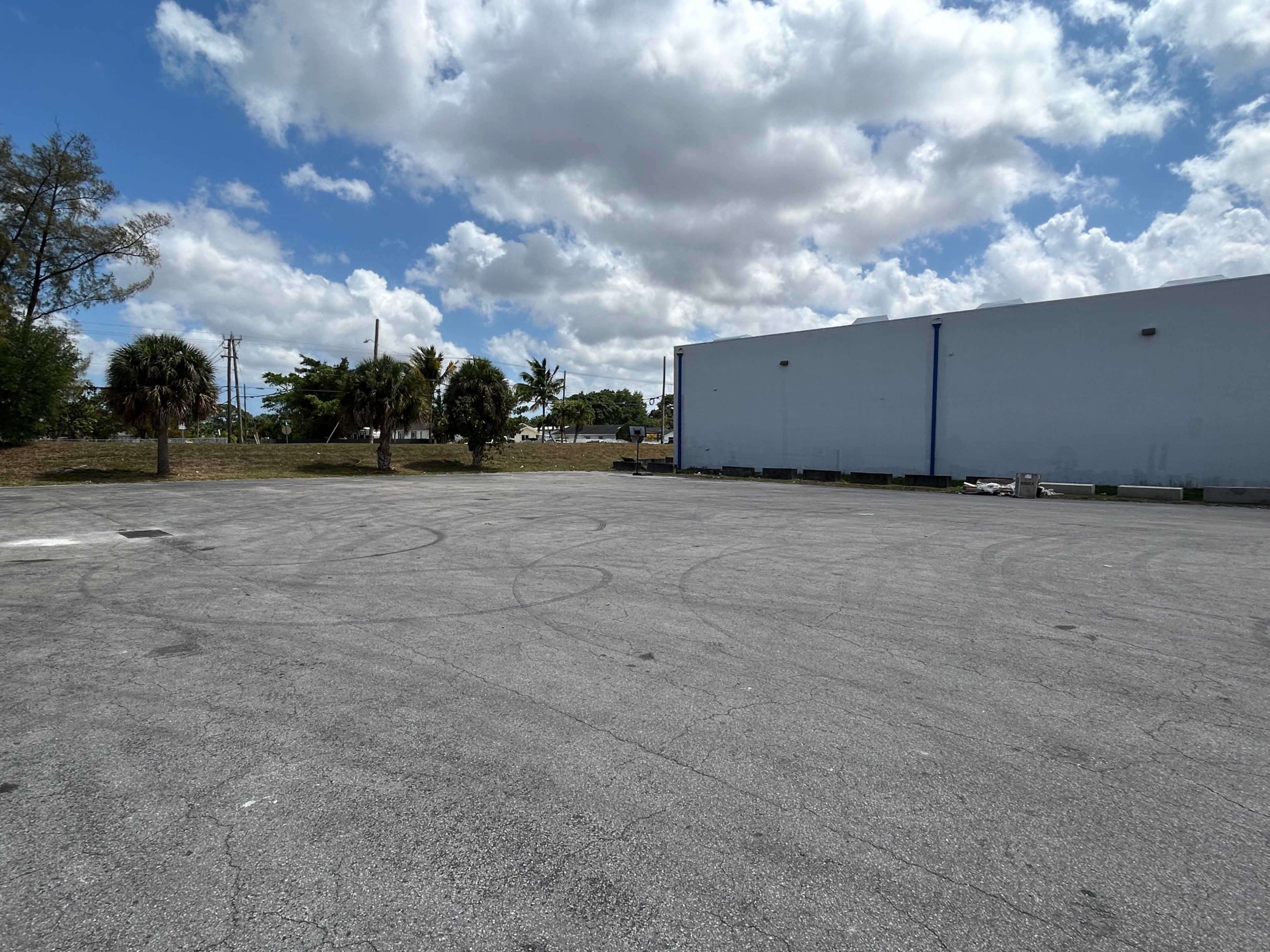 Large Parking Lot with Support Rooms Image in Miami Gardens, Miami Lakes, FL