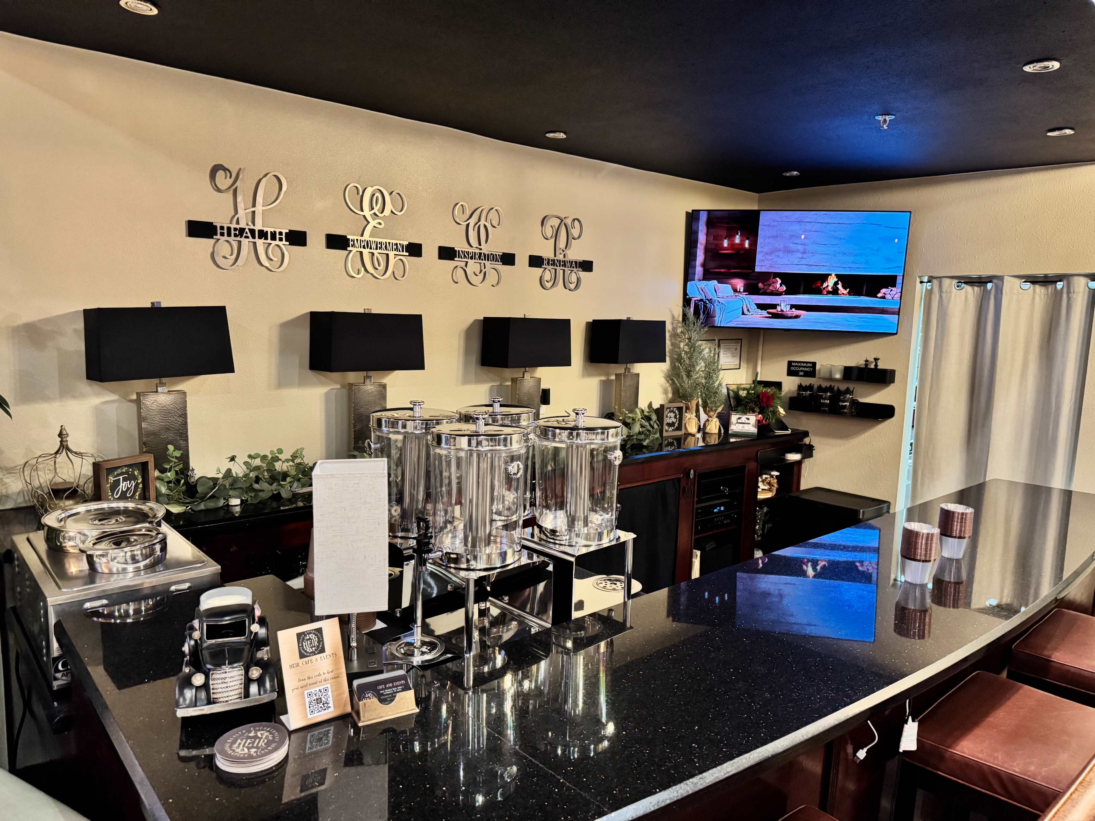 Sophisticated Lounge with Relaxing Ambience Image in Victorville, Victorville, CA