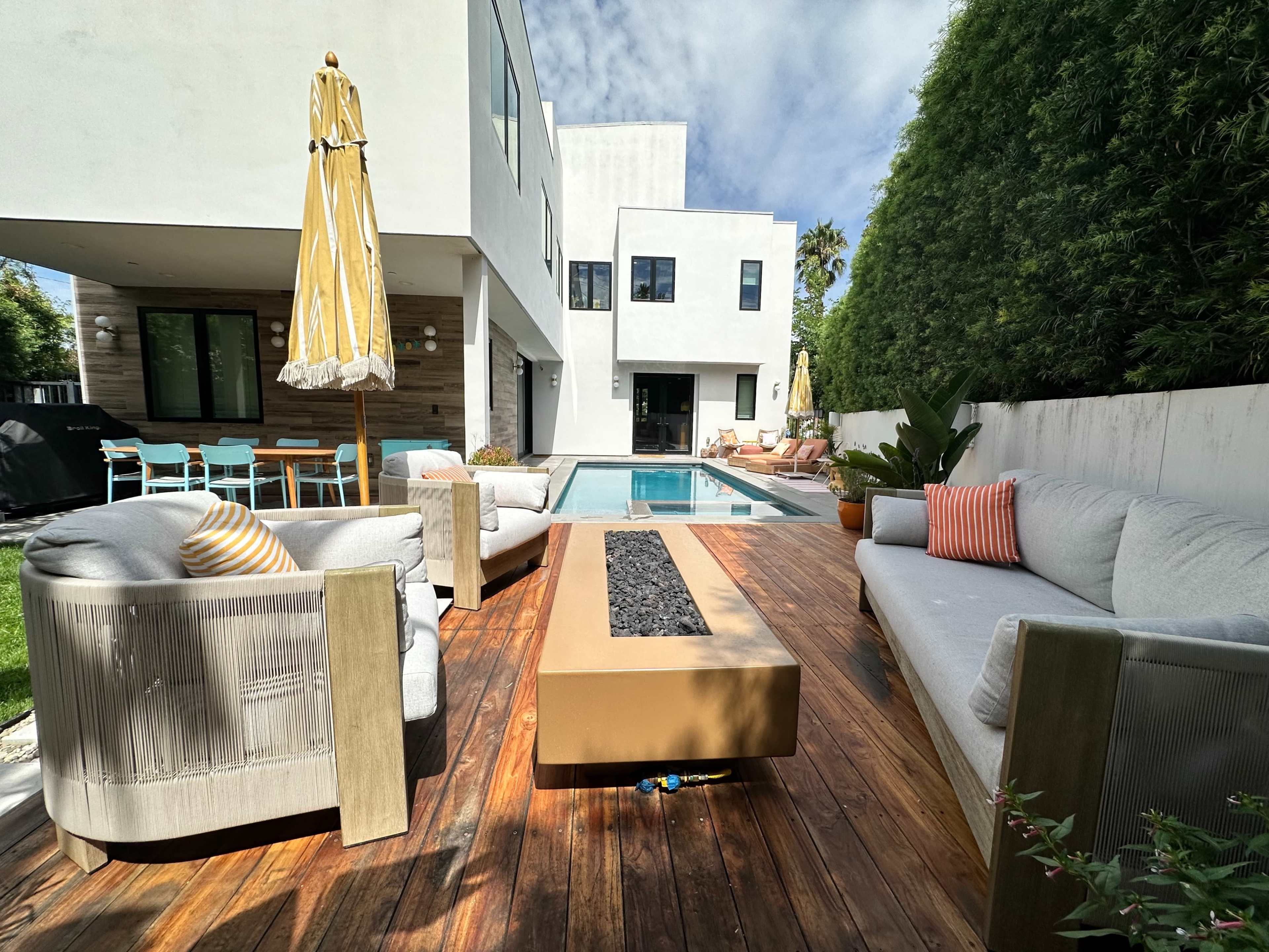 Outdoor Entertainment Area with Boutique Hotel Vibes Image in Silver Lake, Los Angeles, CA