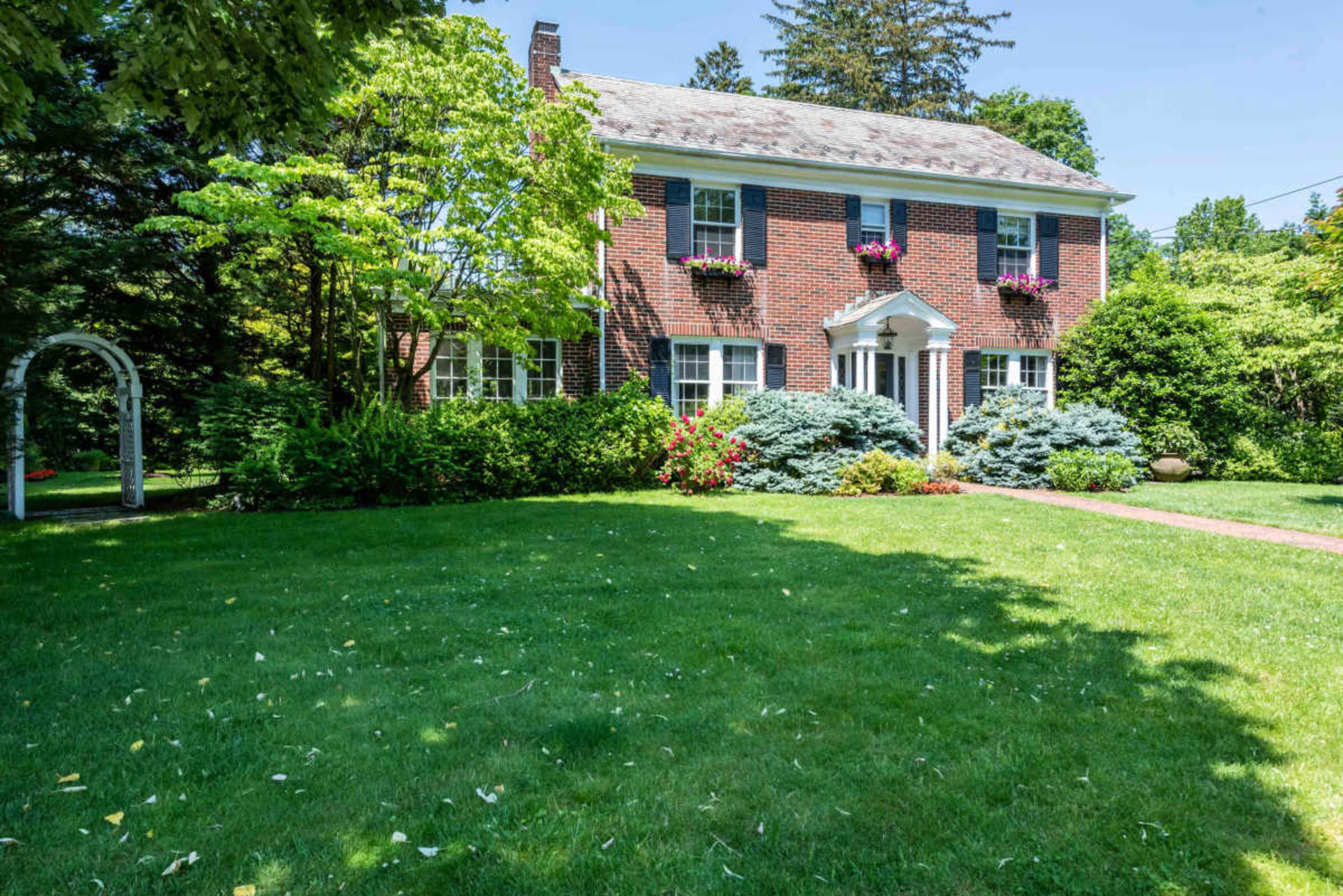 Beautiful home in Manhasset, Plandome NY Long island North shore Image in North Hempstead, Manhasset, NY