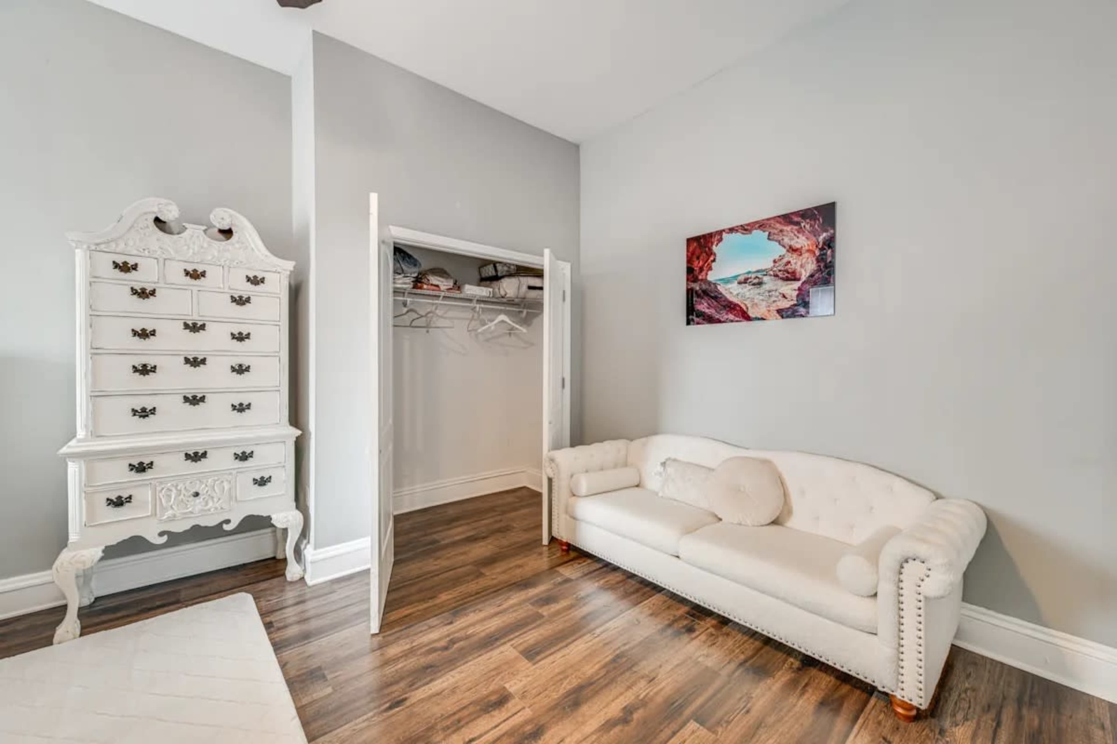 Luxurious Downtown Loft with Skyline View Image in Downtown, Richmond, VA