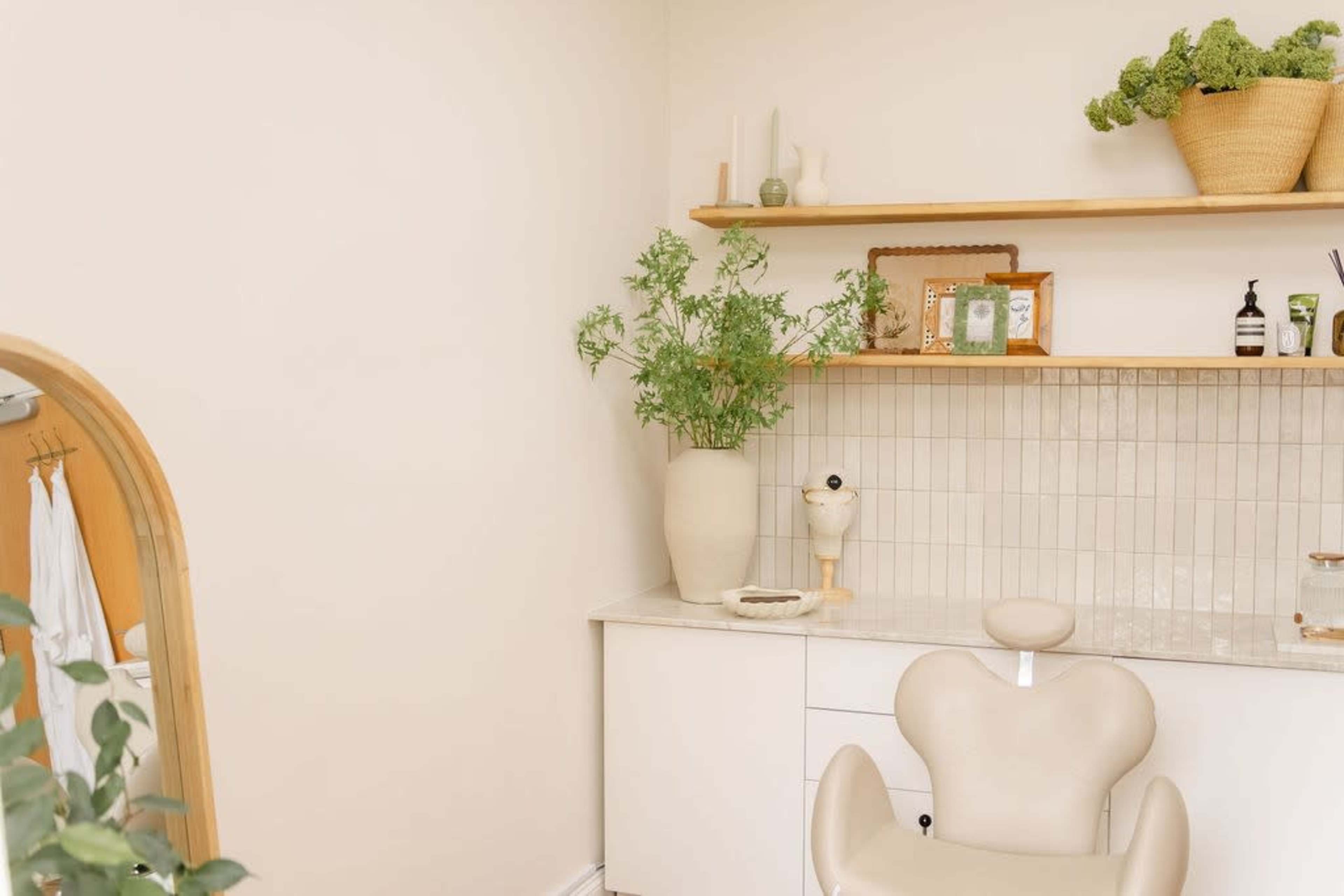 Luxe Content Creation Studio & Outdoor Shoot Options in Essex Image in Upshire, Waltham Abbey, ENG