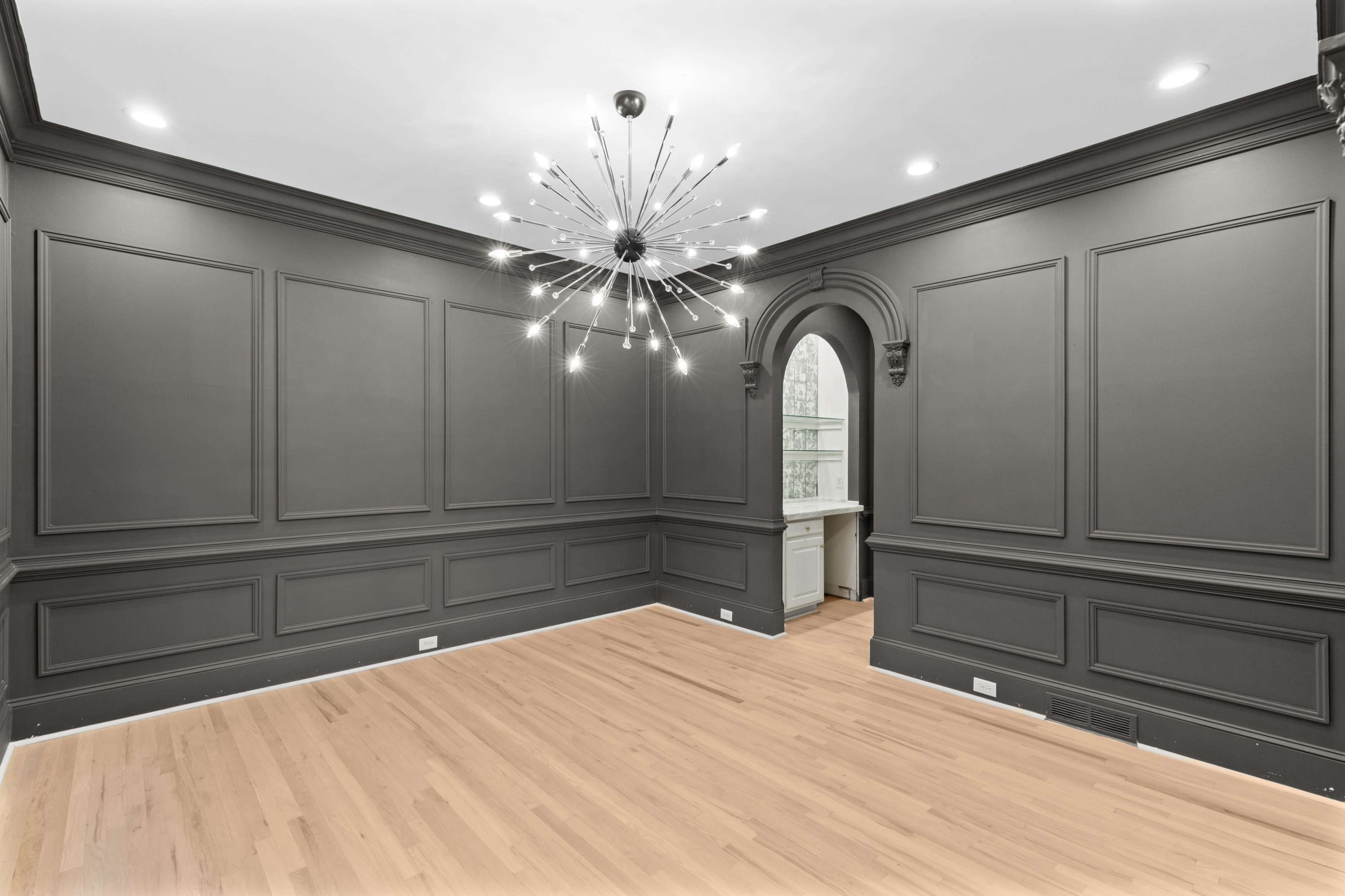 The Harrowood Manor Image in Sandy Springs, Sandy Springs, GA