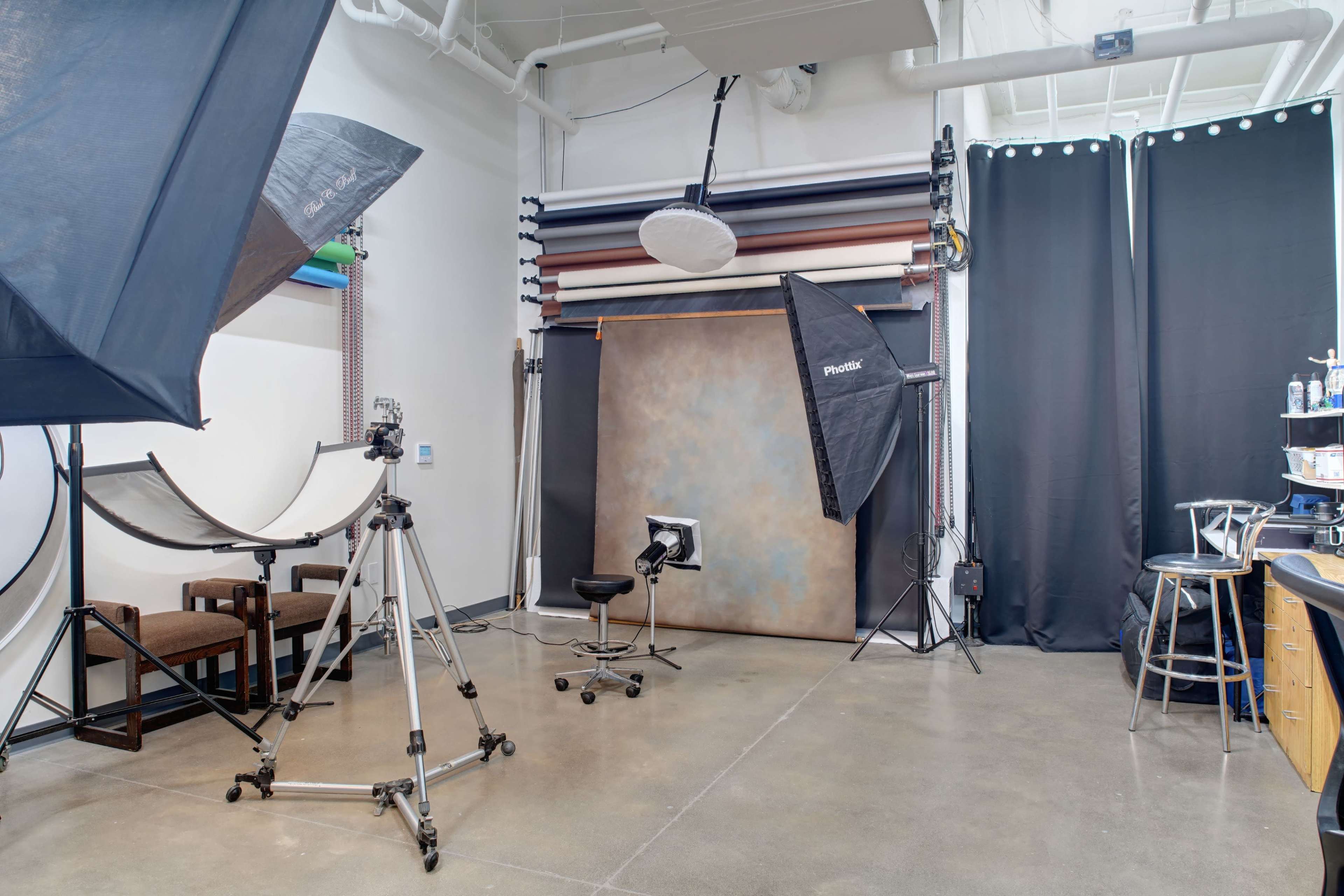Downtown, street level Photography/Video Studio Image in Central Area, Salem, OR